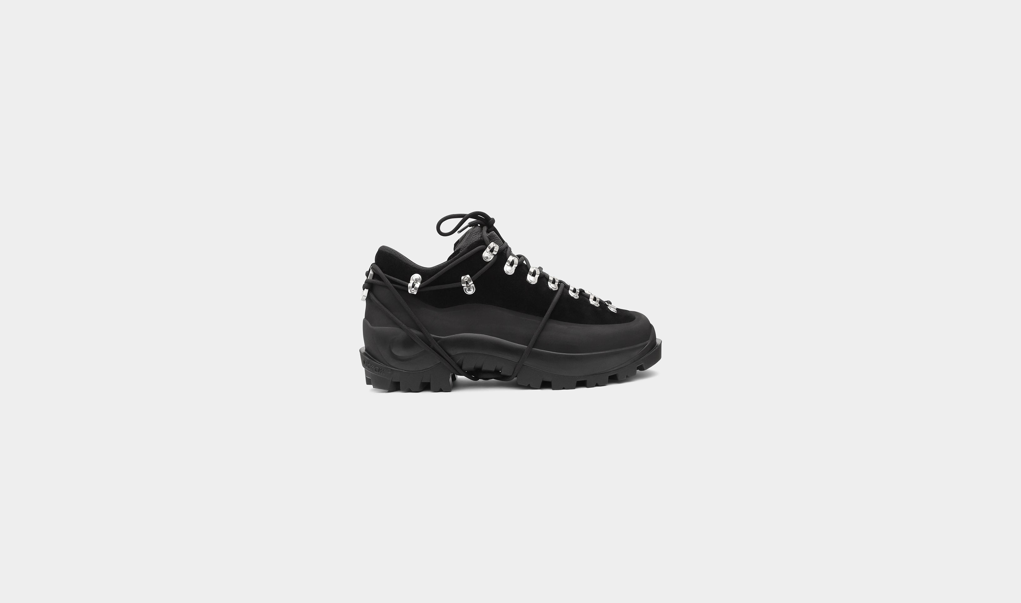 HE, product: LOW HIKING BOOTS (Fig. 1)