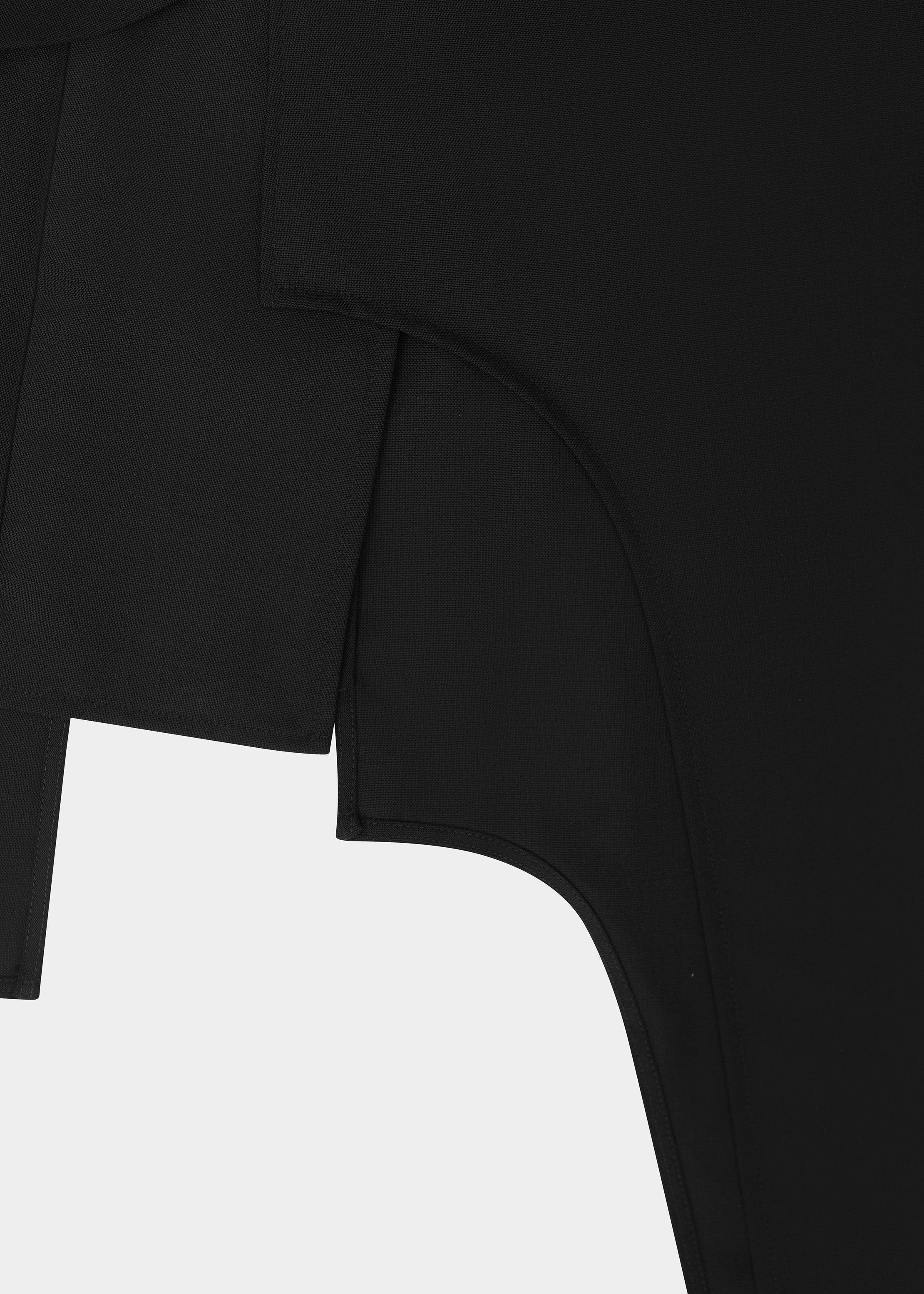 HE, product: G-Hook Skirt (Fig. 8)
