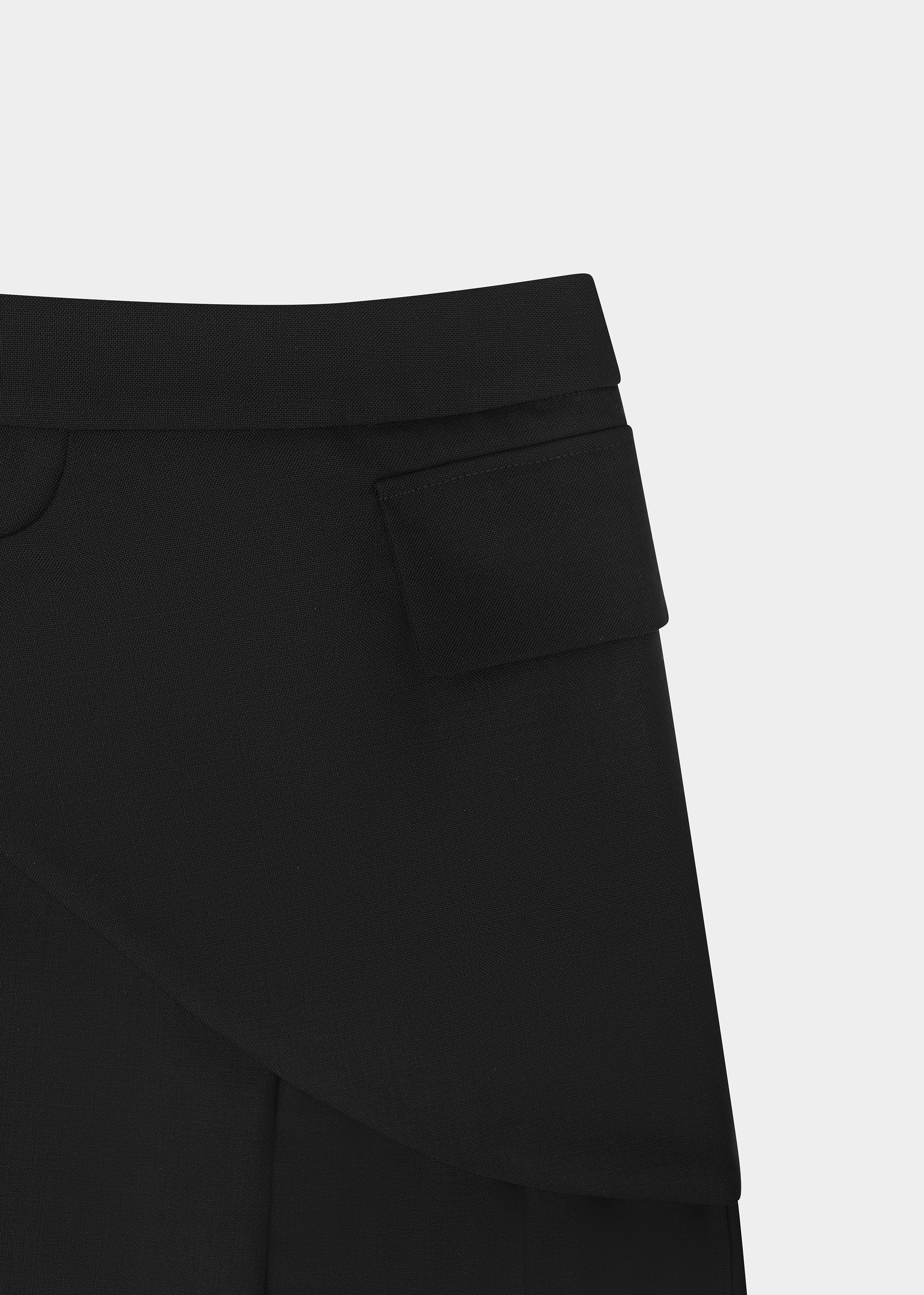HE, product: G-Hook Skirt (Fig. 10)