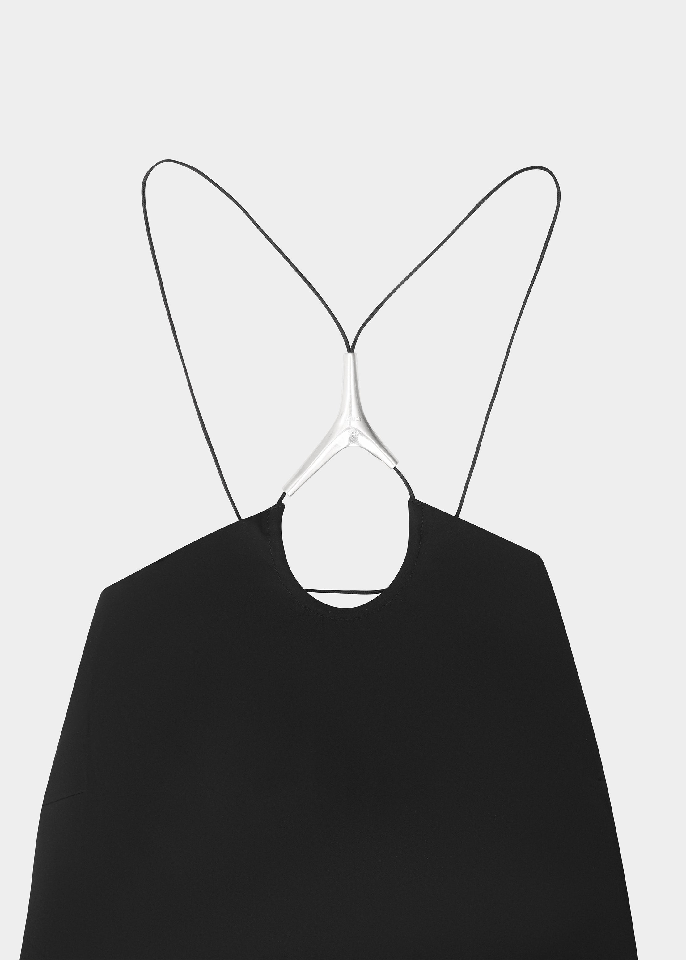 HE, product: DICOT TECHNICAL DRESS (Fig. 5)