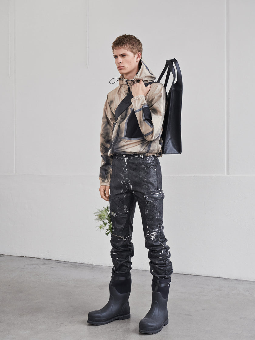 HE, product: EXUVIA WINDBREAKER (Fig. 10)