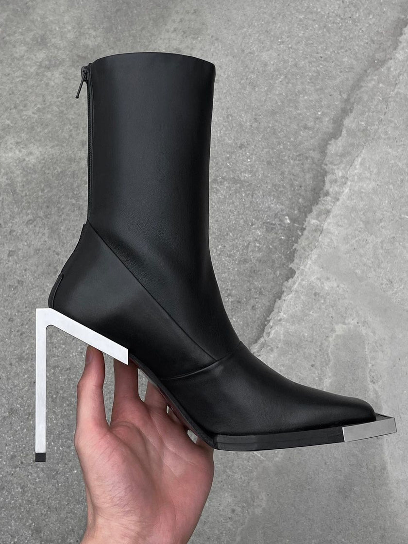 HE, product: ANKLE-HIGH BOOTS (Fig. 24)