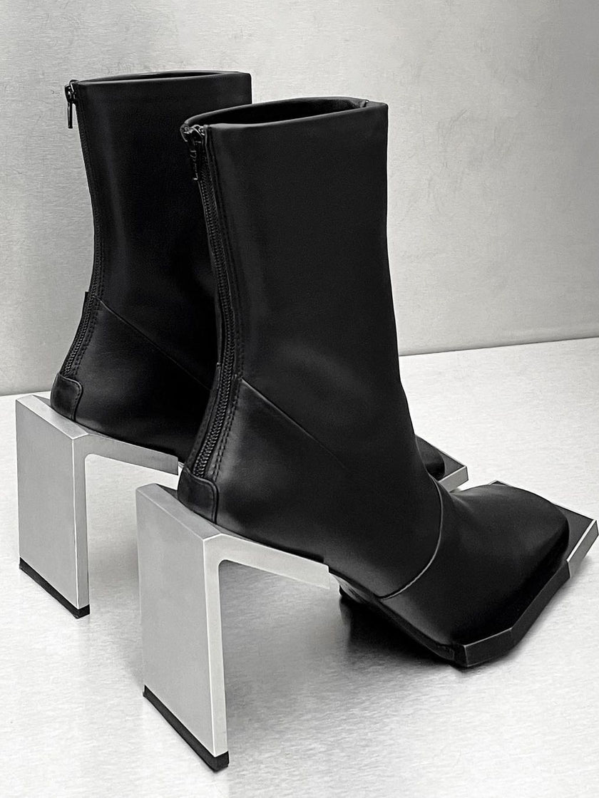 HE, product: ANKLE-HIGH BOOTS (Fig. 26)