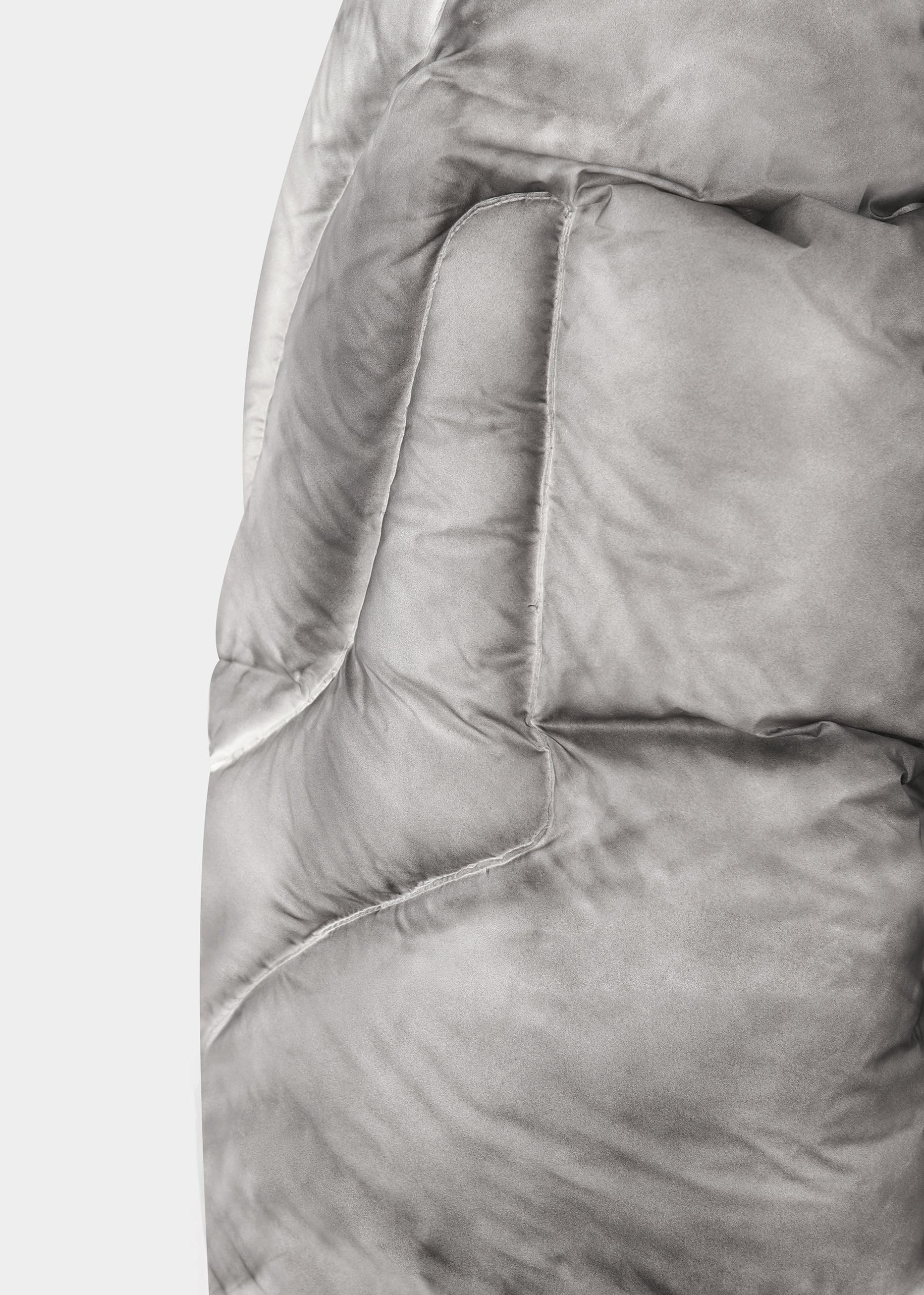 HE, product: SKULPTURELLE DAUNENJACKE (Fig. 10)