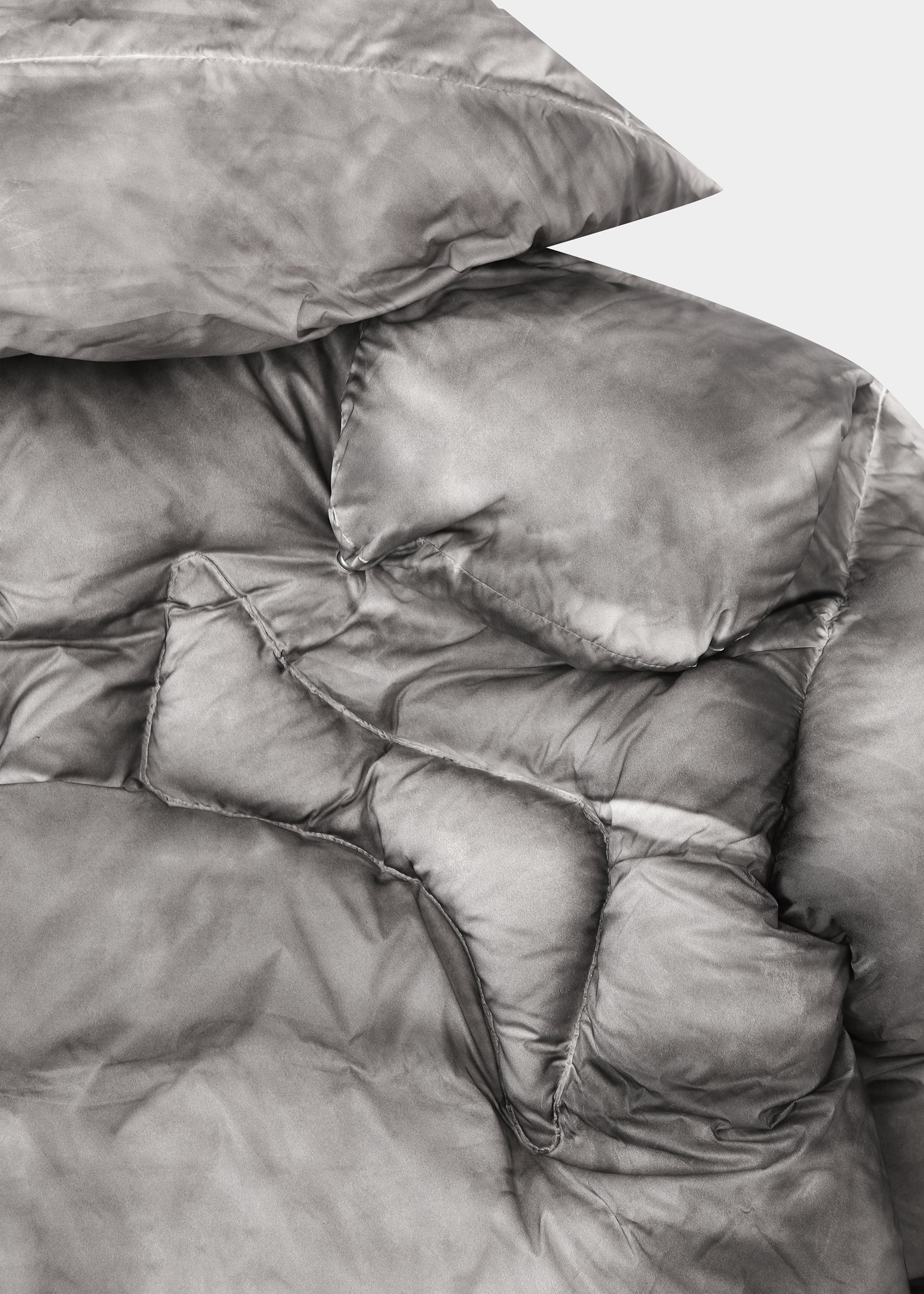 HE, product: SKULPTURELLE DAUNENJACKE (Fig. 12)