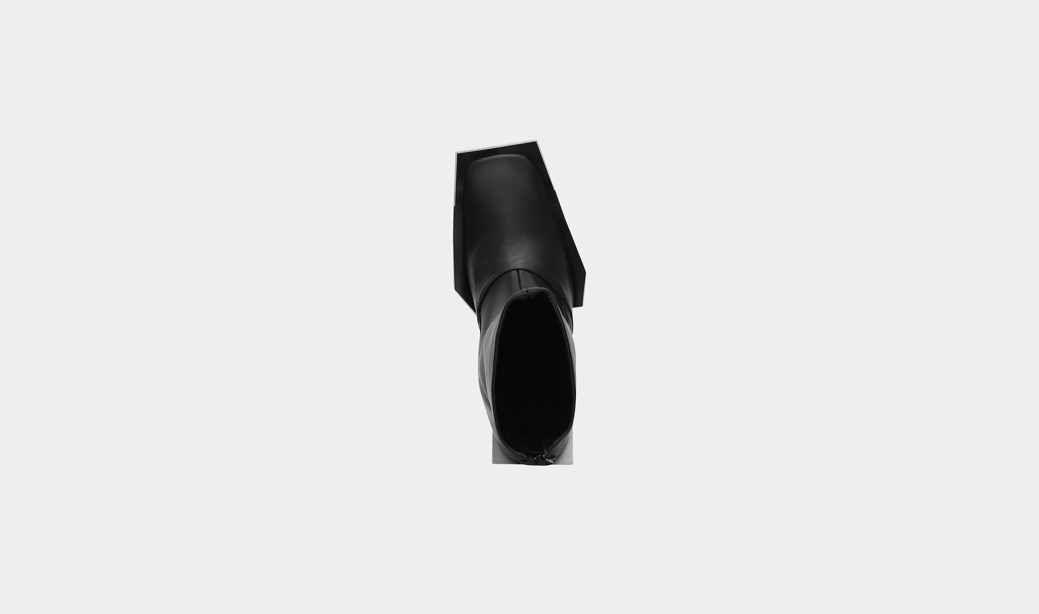 HE, product: ANKLE-HIGH BOOTS (Fig. 10)