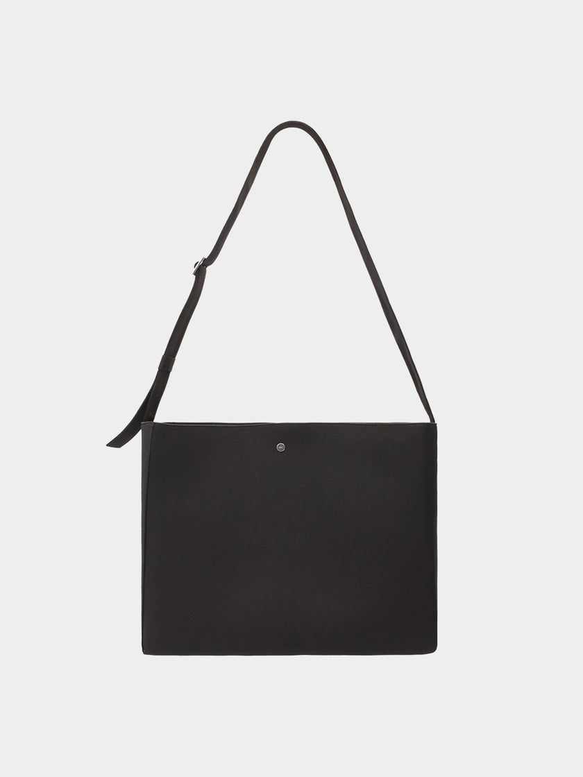 HE, product: CLAROR TOTE BAG (Thumbnail alt.)