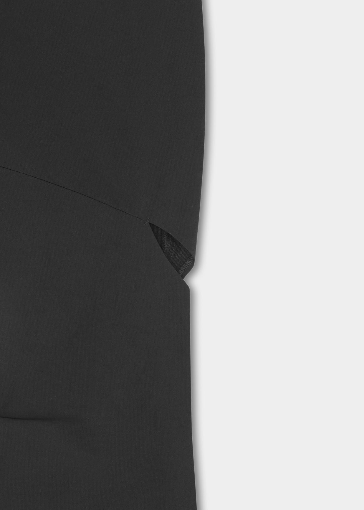 HE, product: AMNIS PANTS (Fig. 9)
