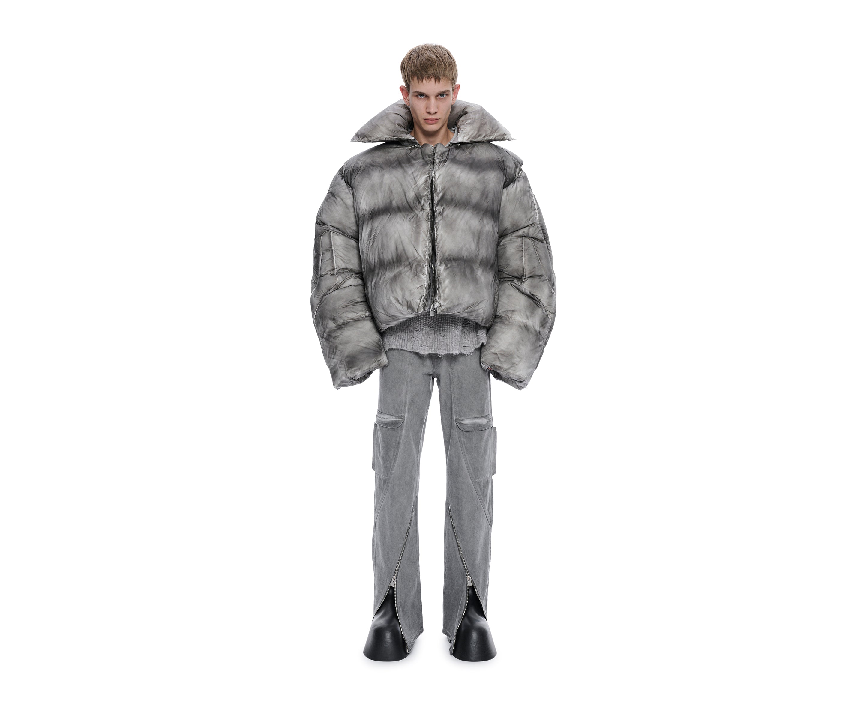 HE, product: SKULPTURELLE DAUNENJACKE (Fig. 2)