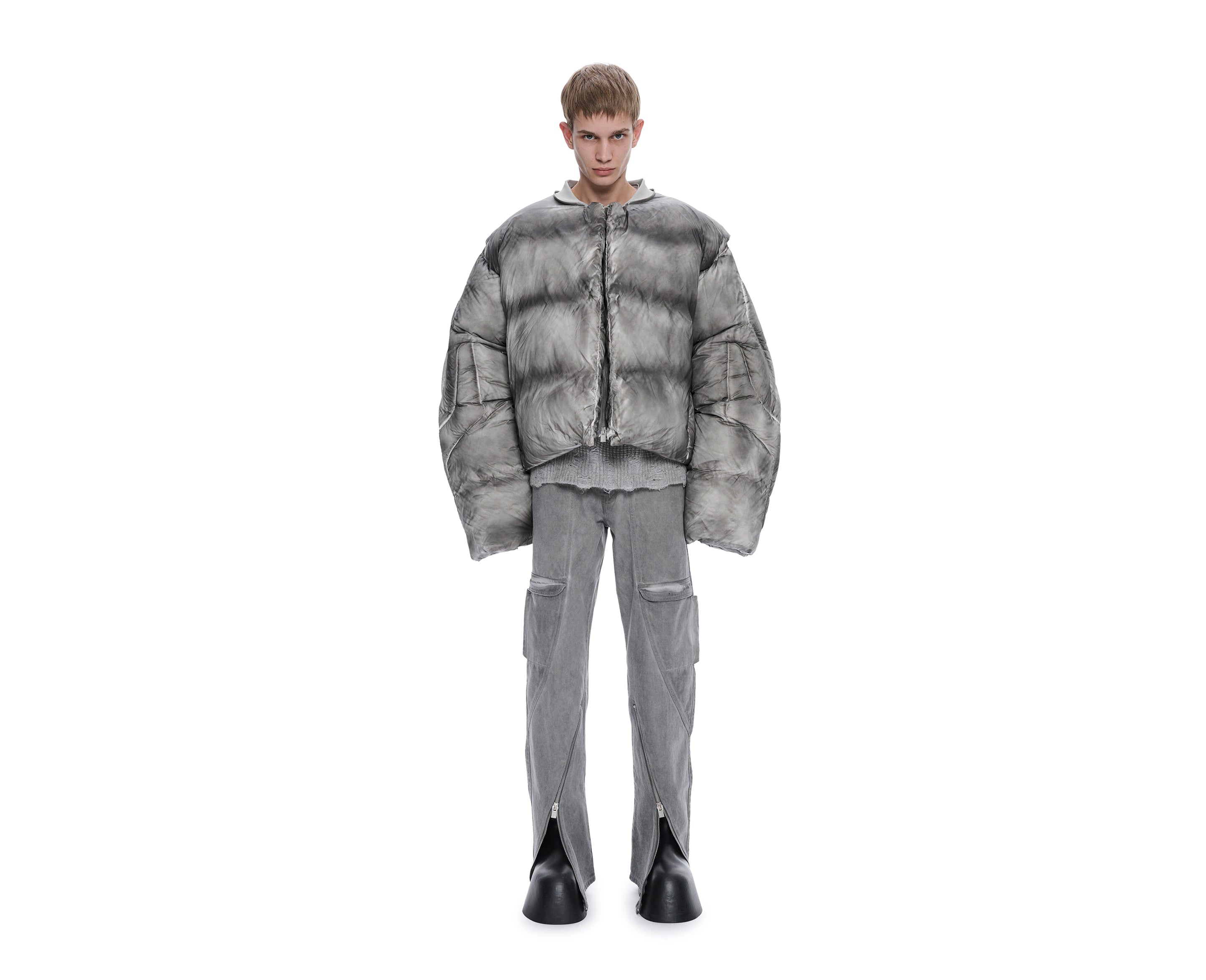 HE, product: SKULPTURELLE DAUNENJACKE (Fig. 4)