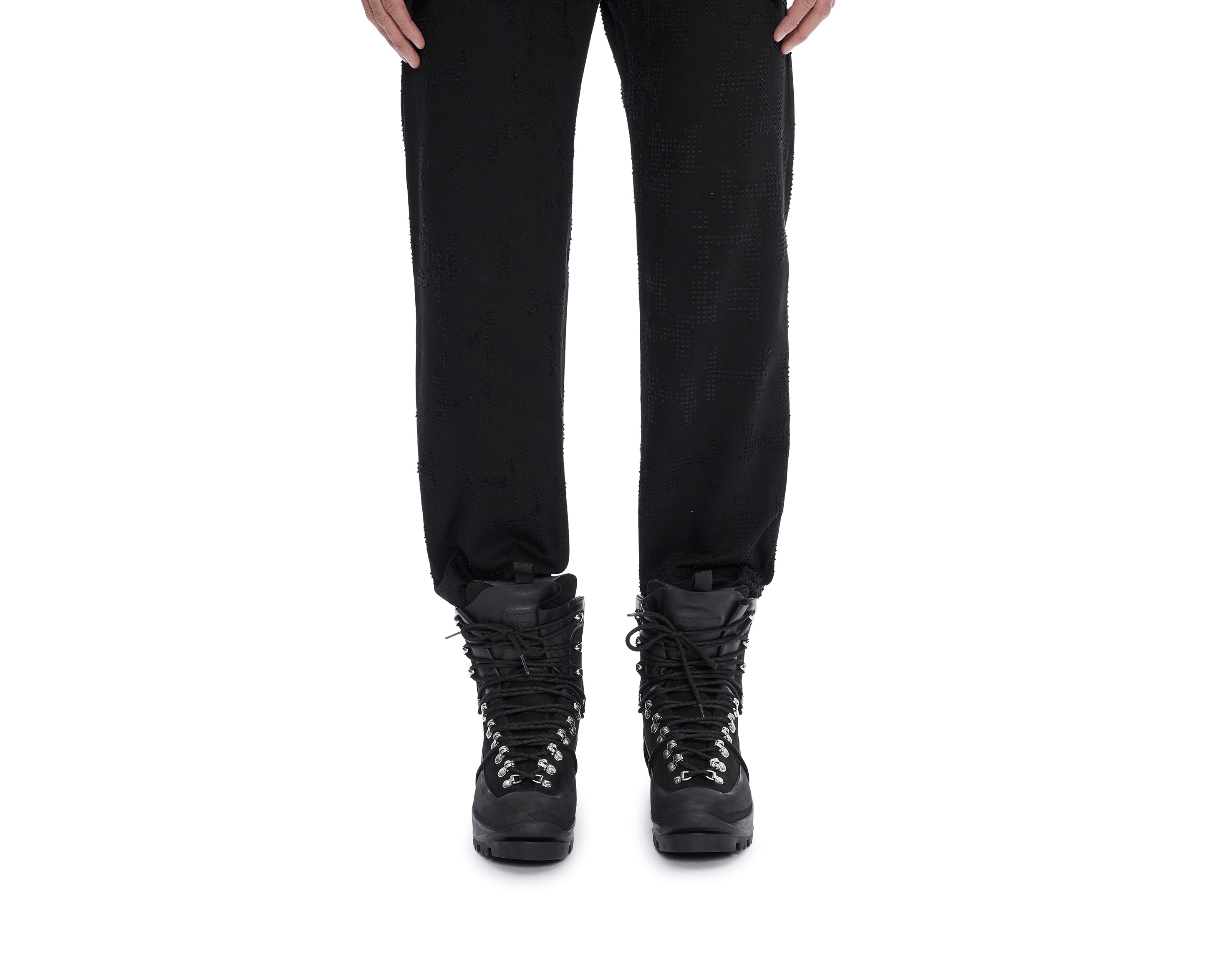 HE, product: HIKING BOOTS (Fig. 2)