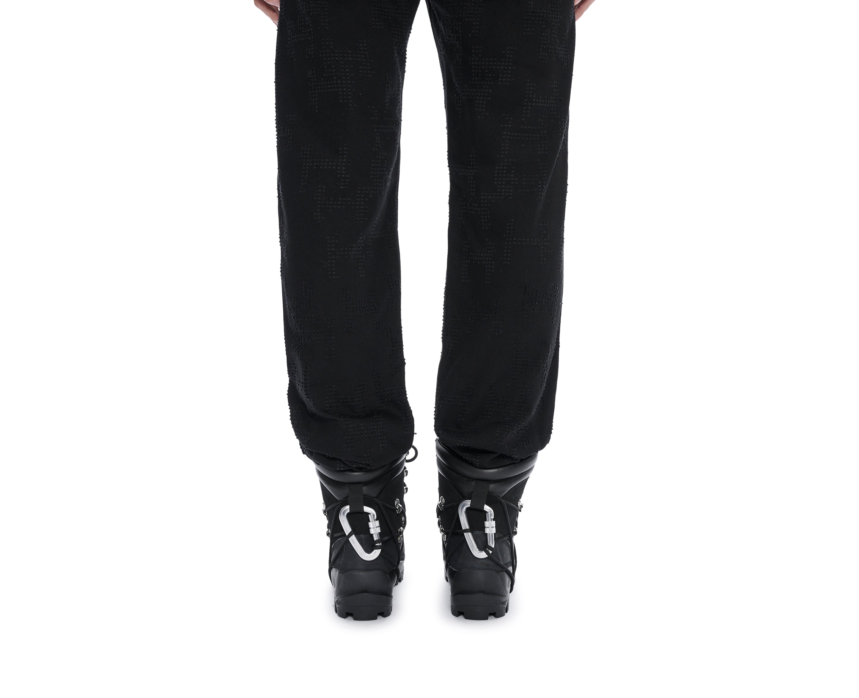 HE, product: HIKING BOOTS (Fig. 5)