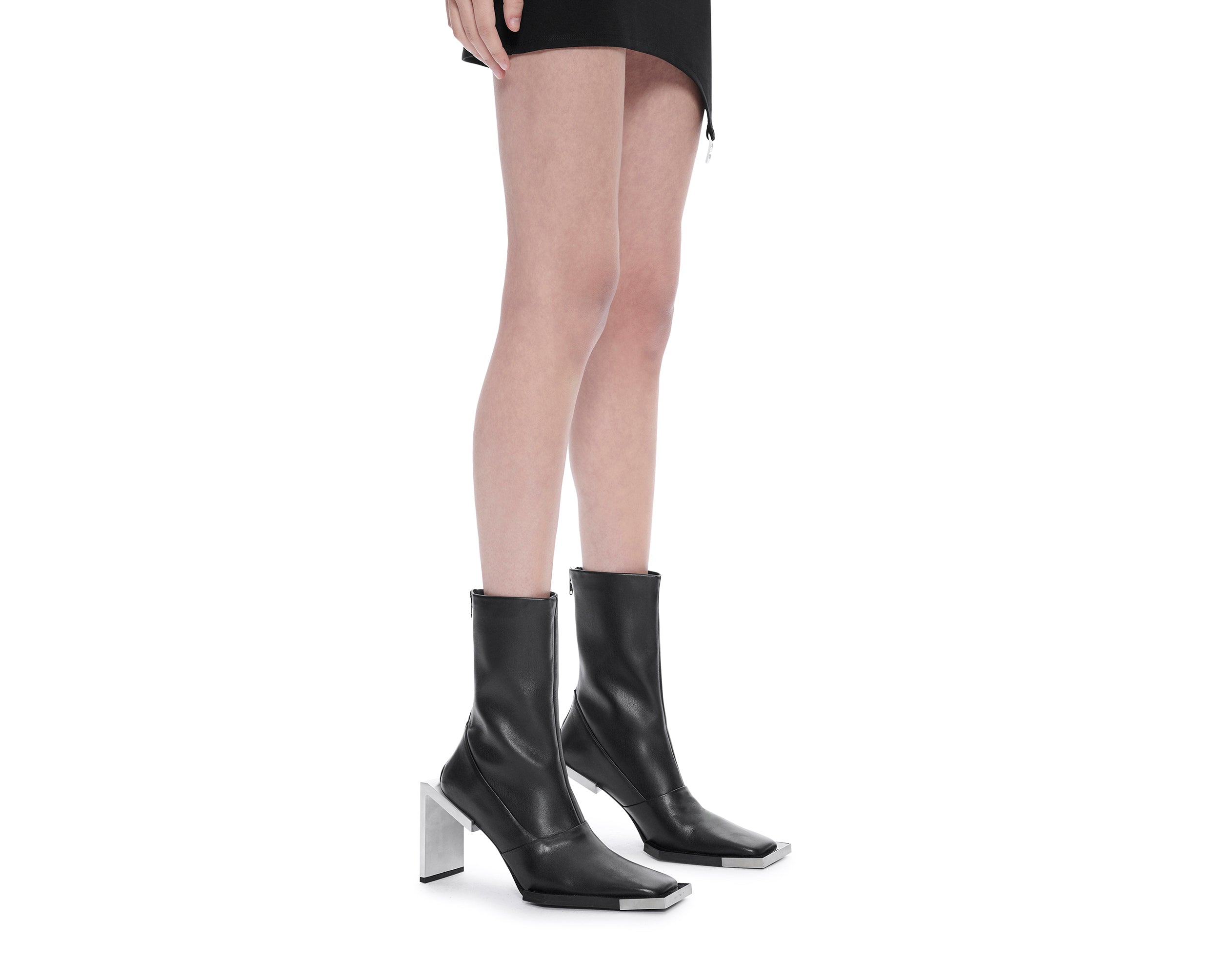 HE, product: ANKLE-HIGH BOOTS (Fig. 5)
