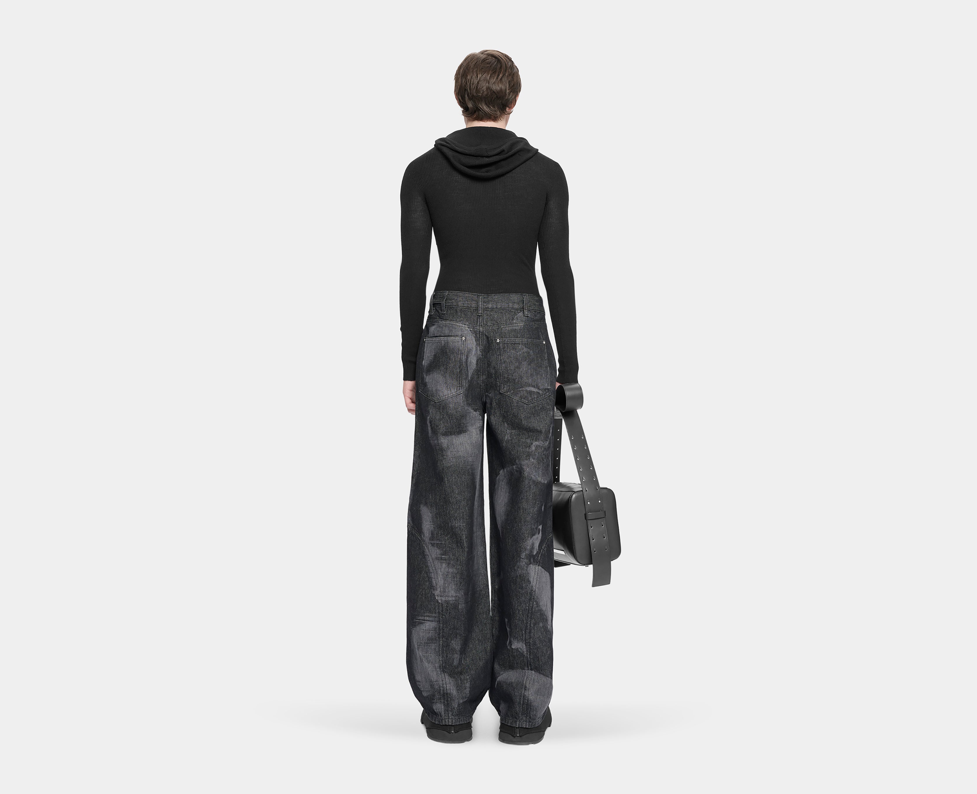 HE, product: PHOTOLYSIS KNIT HOODIE (Fig. 4)
