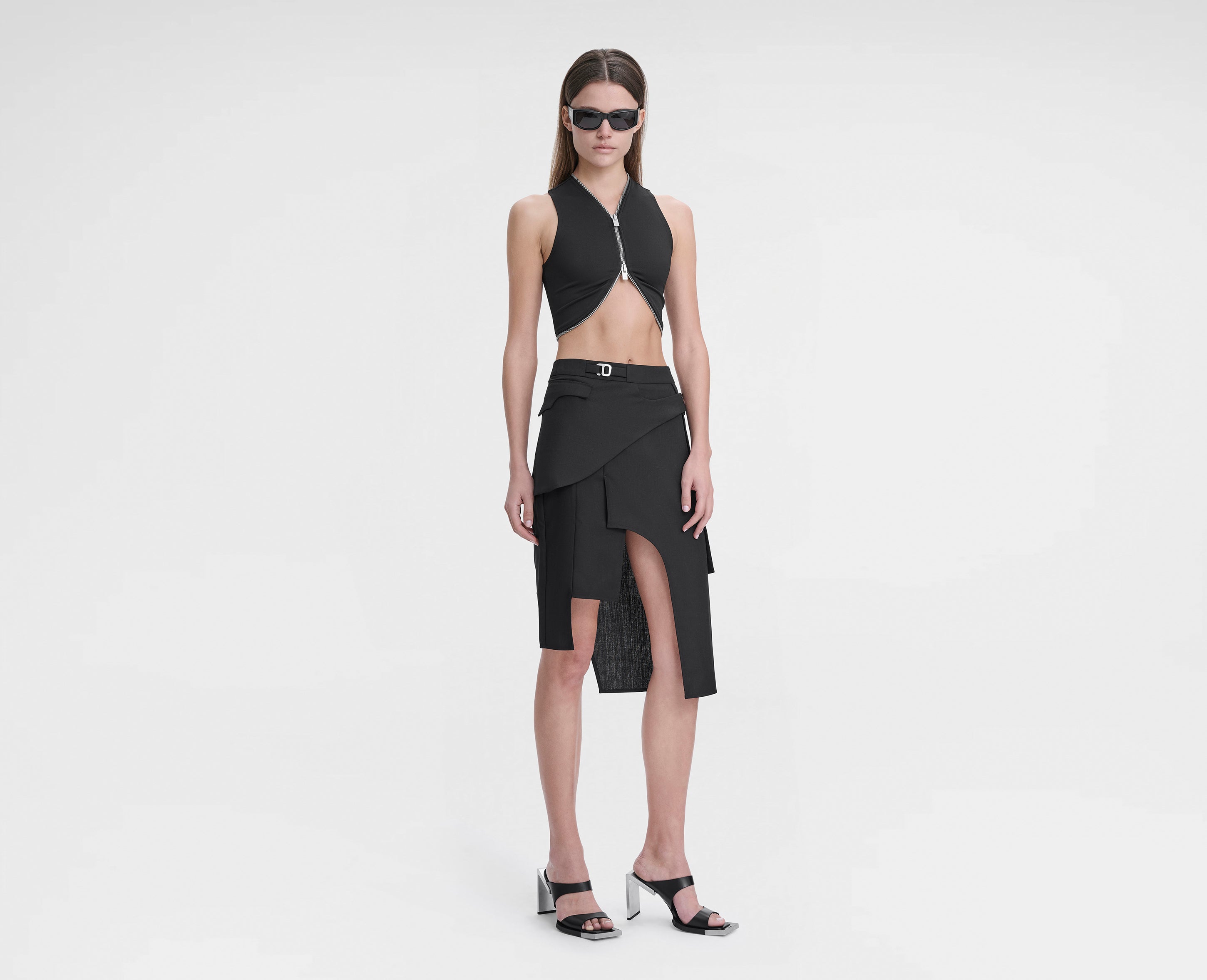 HE, product: G-Hook Skirt (Fig. 4)