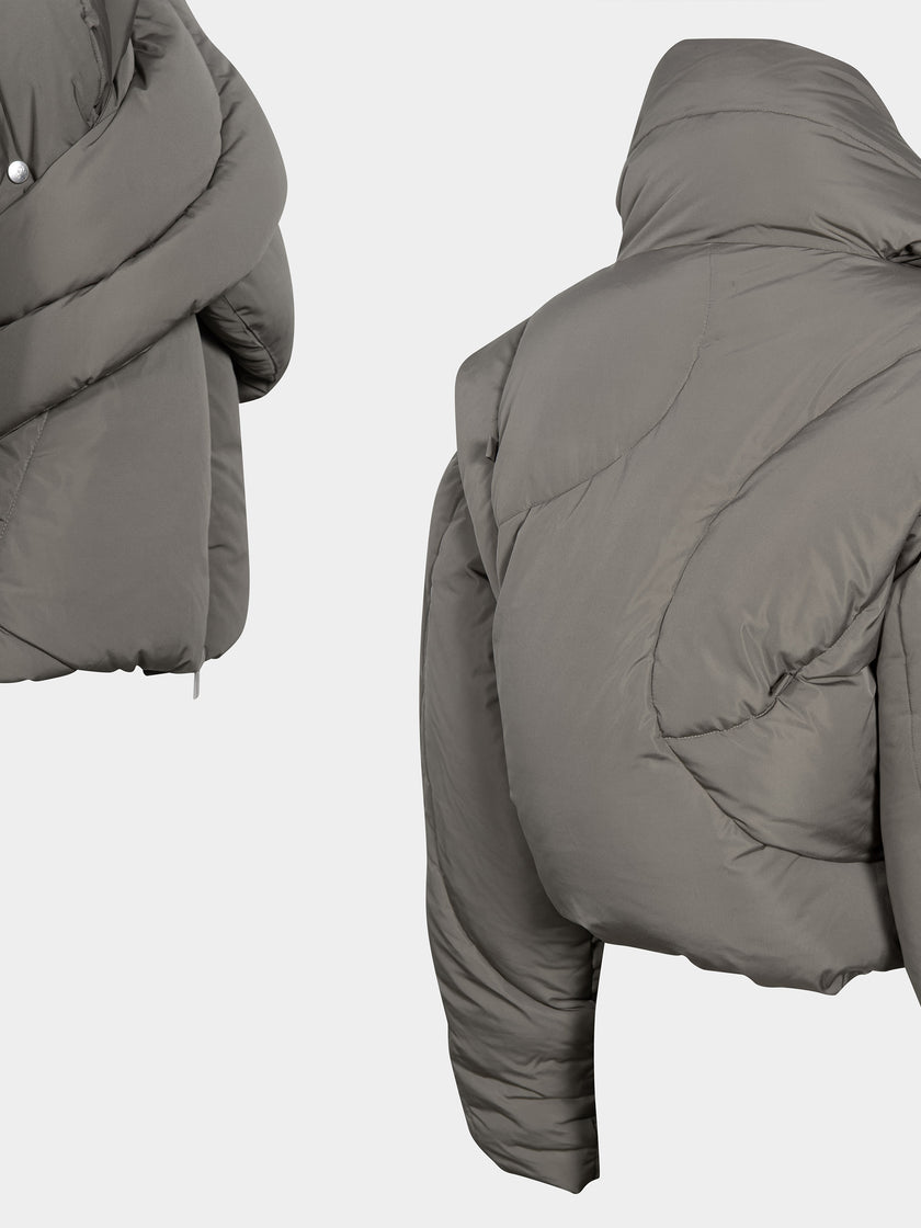 HE, product: CONNECTIVE DOWN JACKET (Fig. 19)