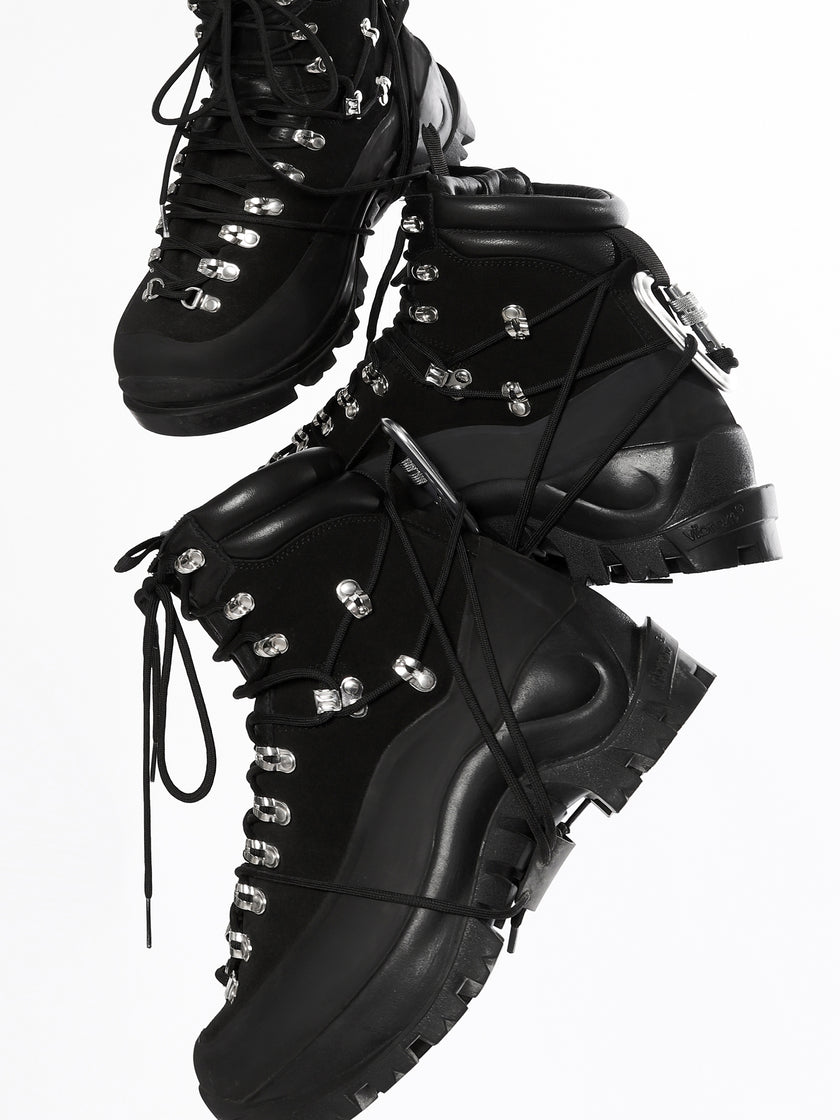 HE, product: HIKING BOOTS (Fig. 16)