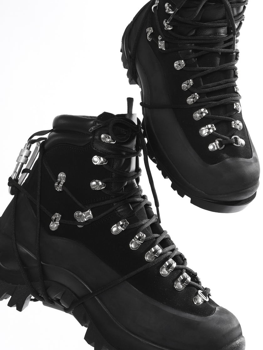 HE, product: HIKING BOOTS (Fig. 19)