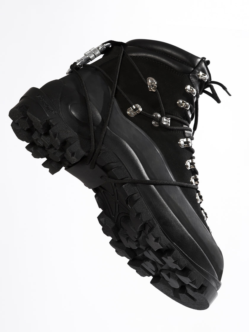 HE, product: HIKING BOOTS (Fig. 17)