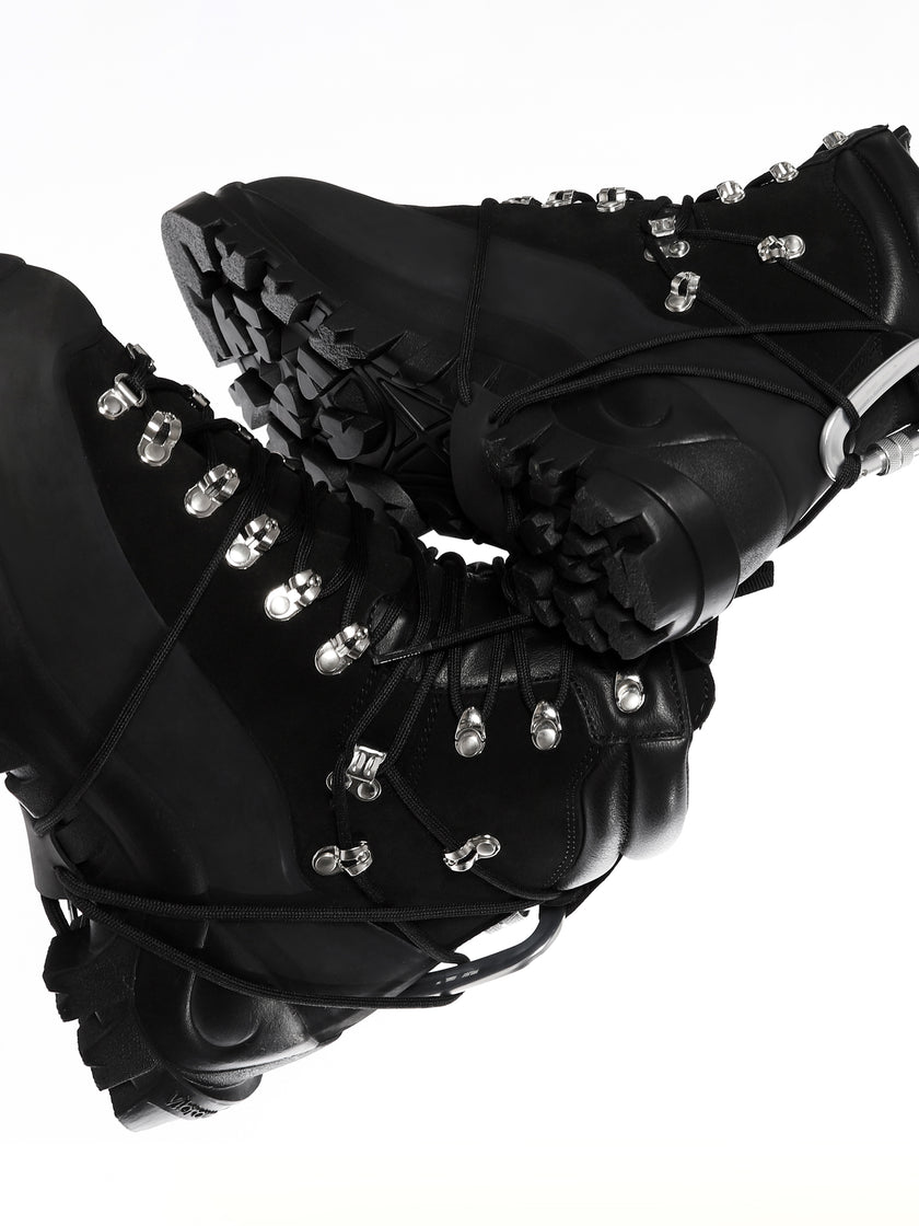 HE, product: HIKING BOOTS (Fig. 11)