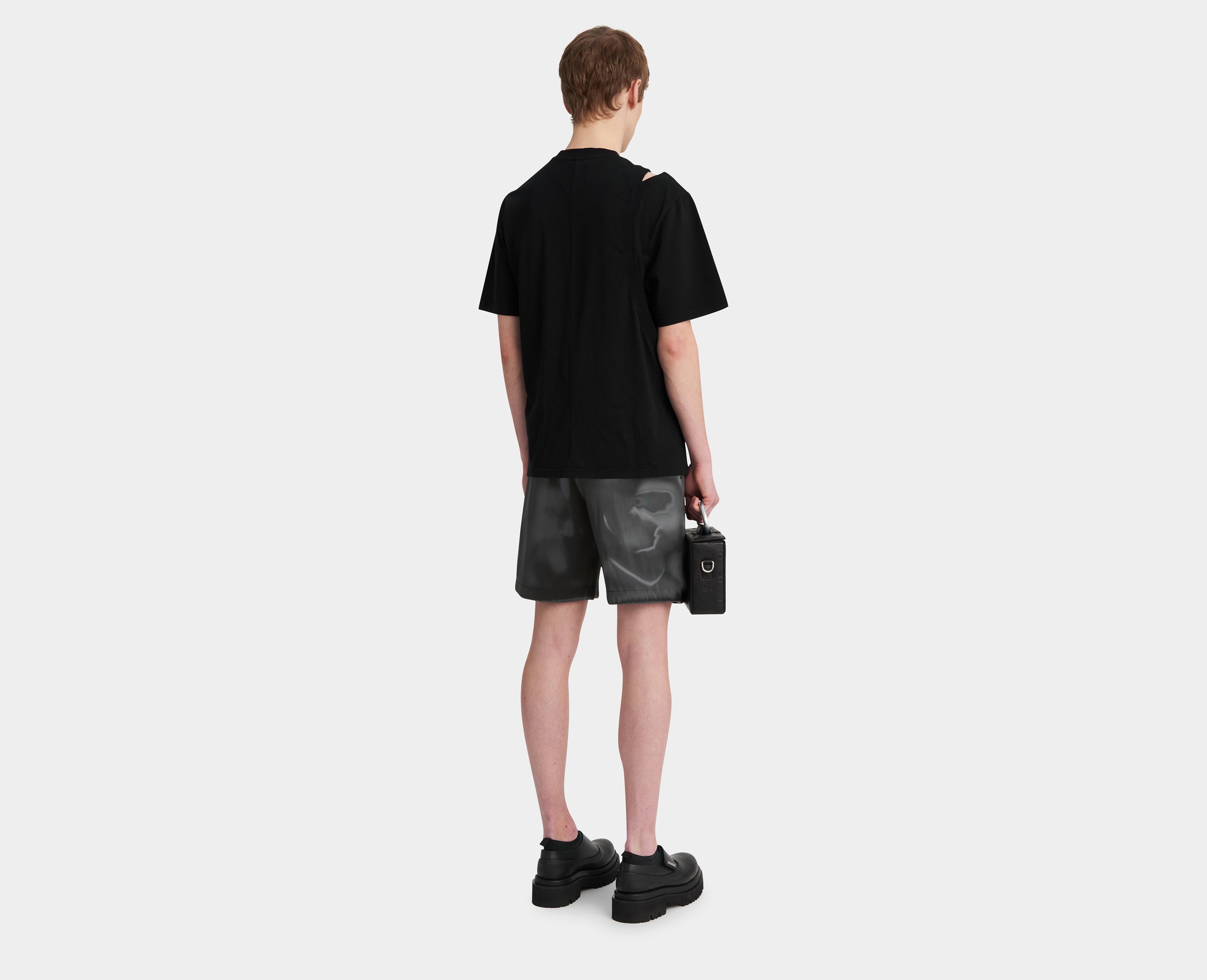 HE, product: DECONSTRUCTURED T-SHIRT (Fig. 5)