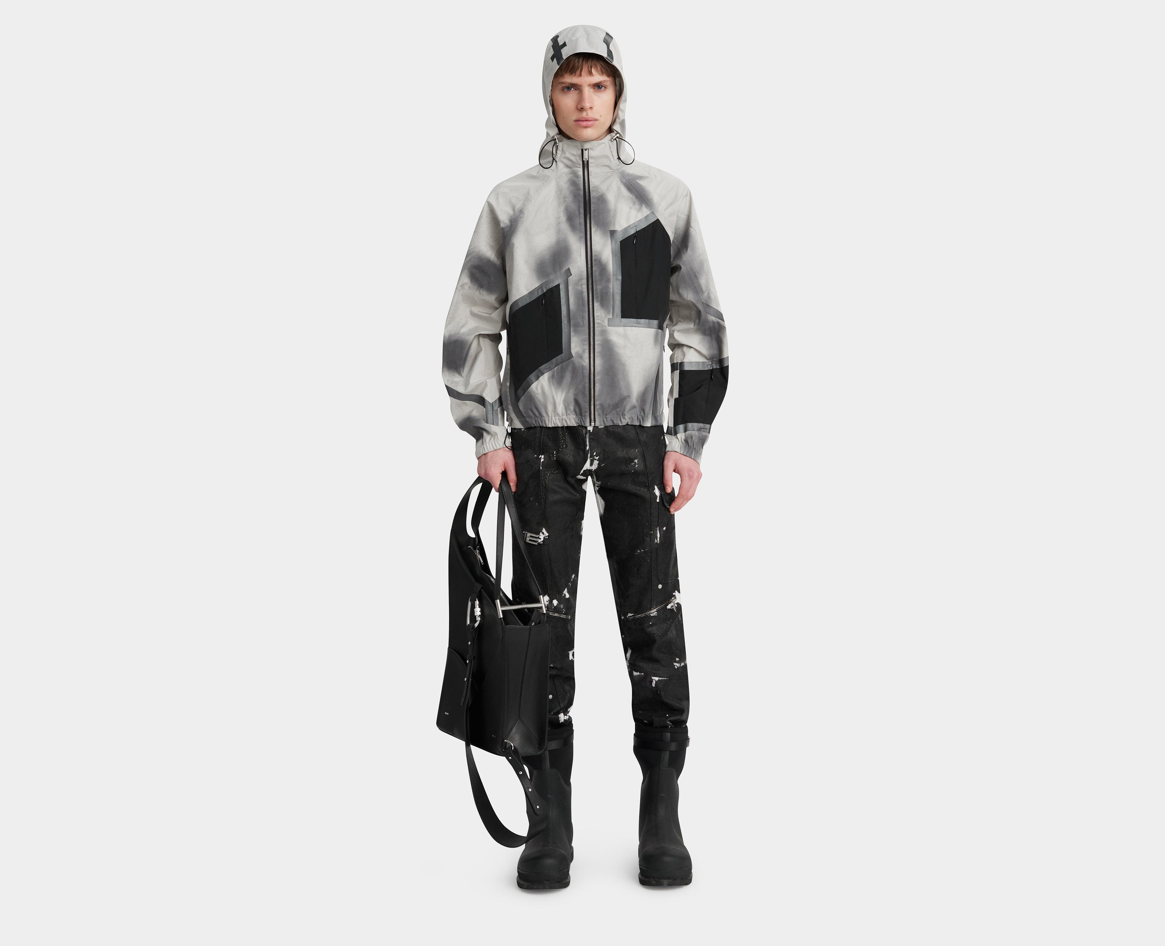 HE, product: EXUVIA WINDBREAKER (Fig. 2)