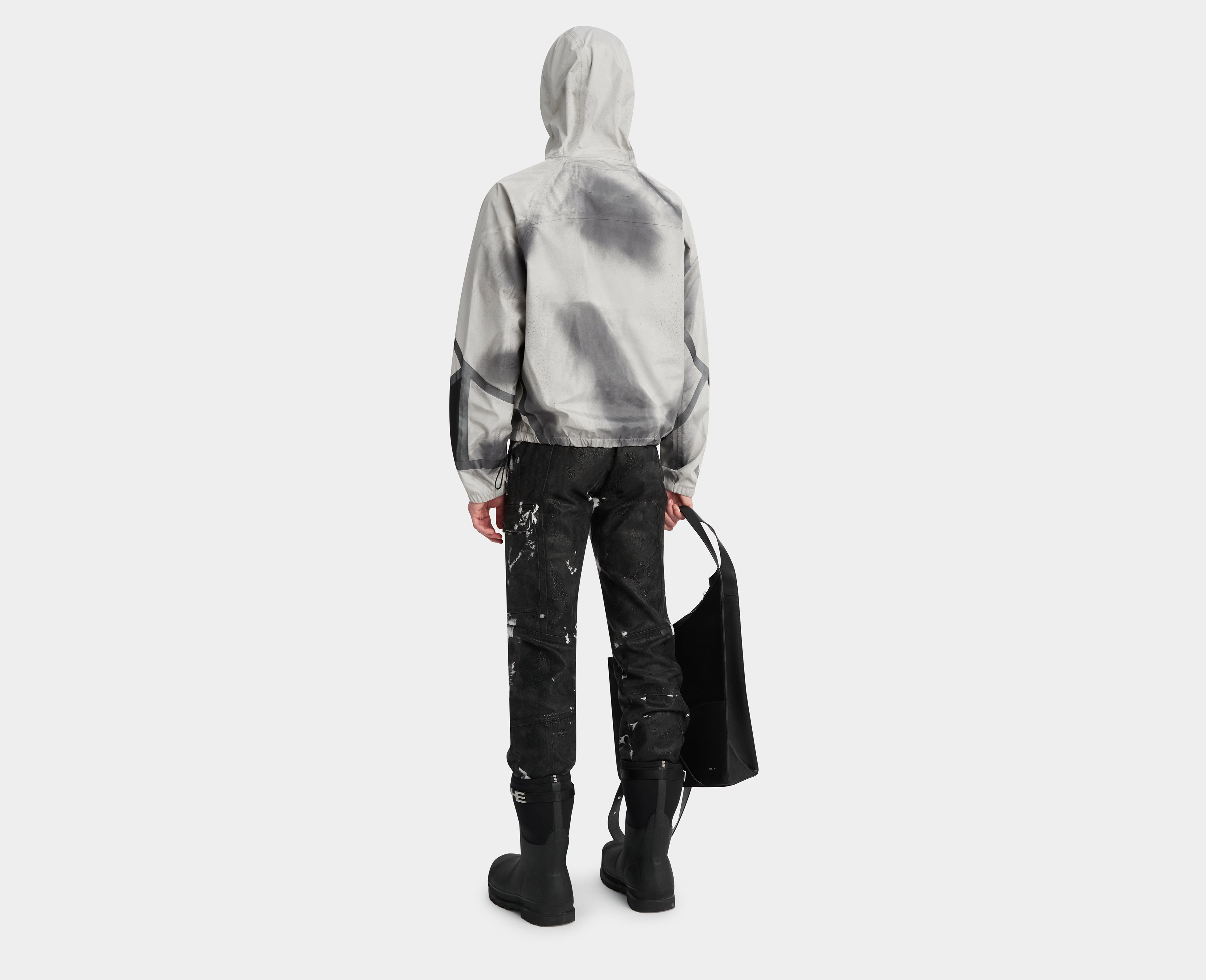 HE, product: EXUVIA WINDBREAKER (Fig. 4)