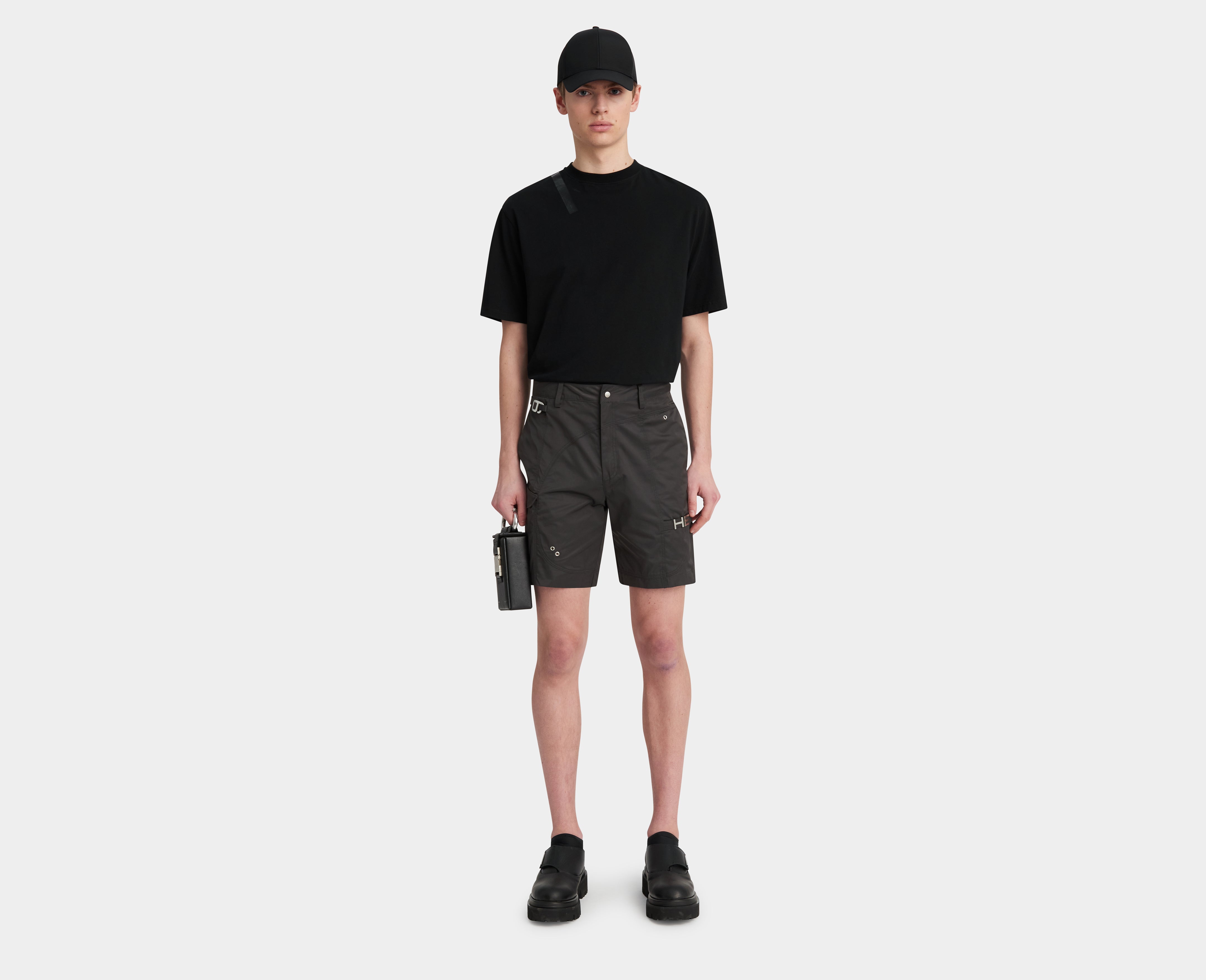HE, product: MINIMAL TWILL CARGO SHORTS (Fig. 2)