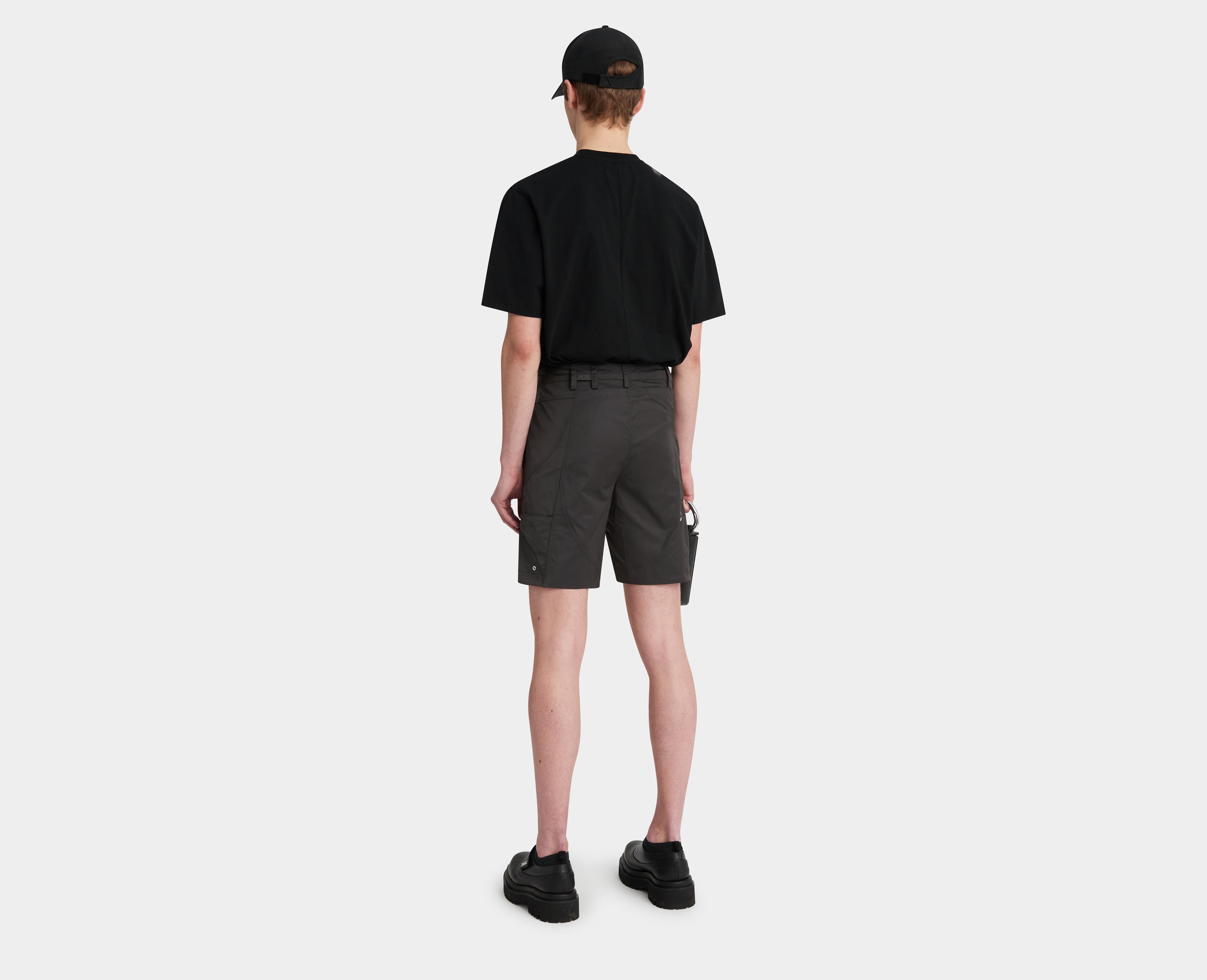 HE, product: MINIMAL TWILL CARGO SHORTS (Fig. 4)