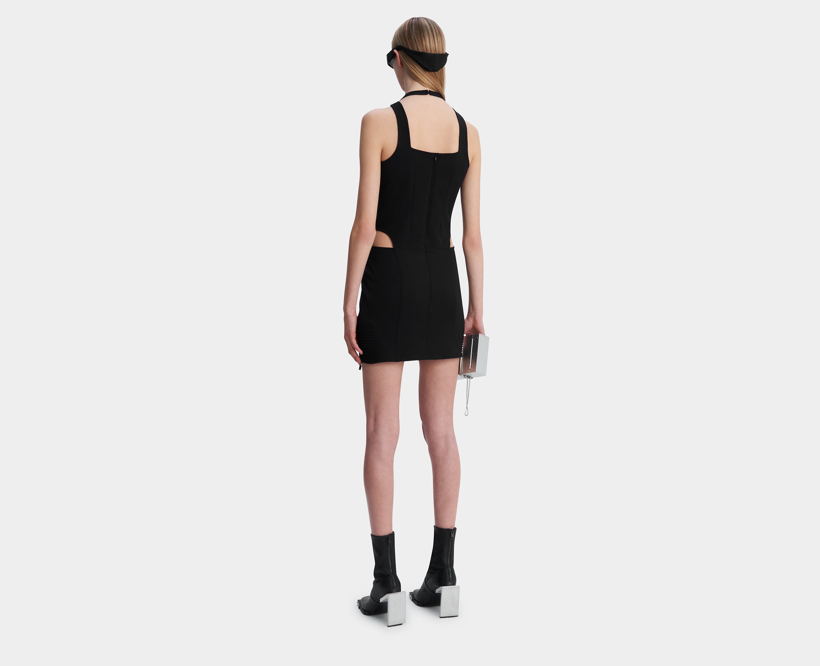 HE, product: Girella Dress (Fig. 5)