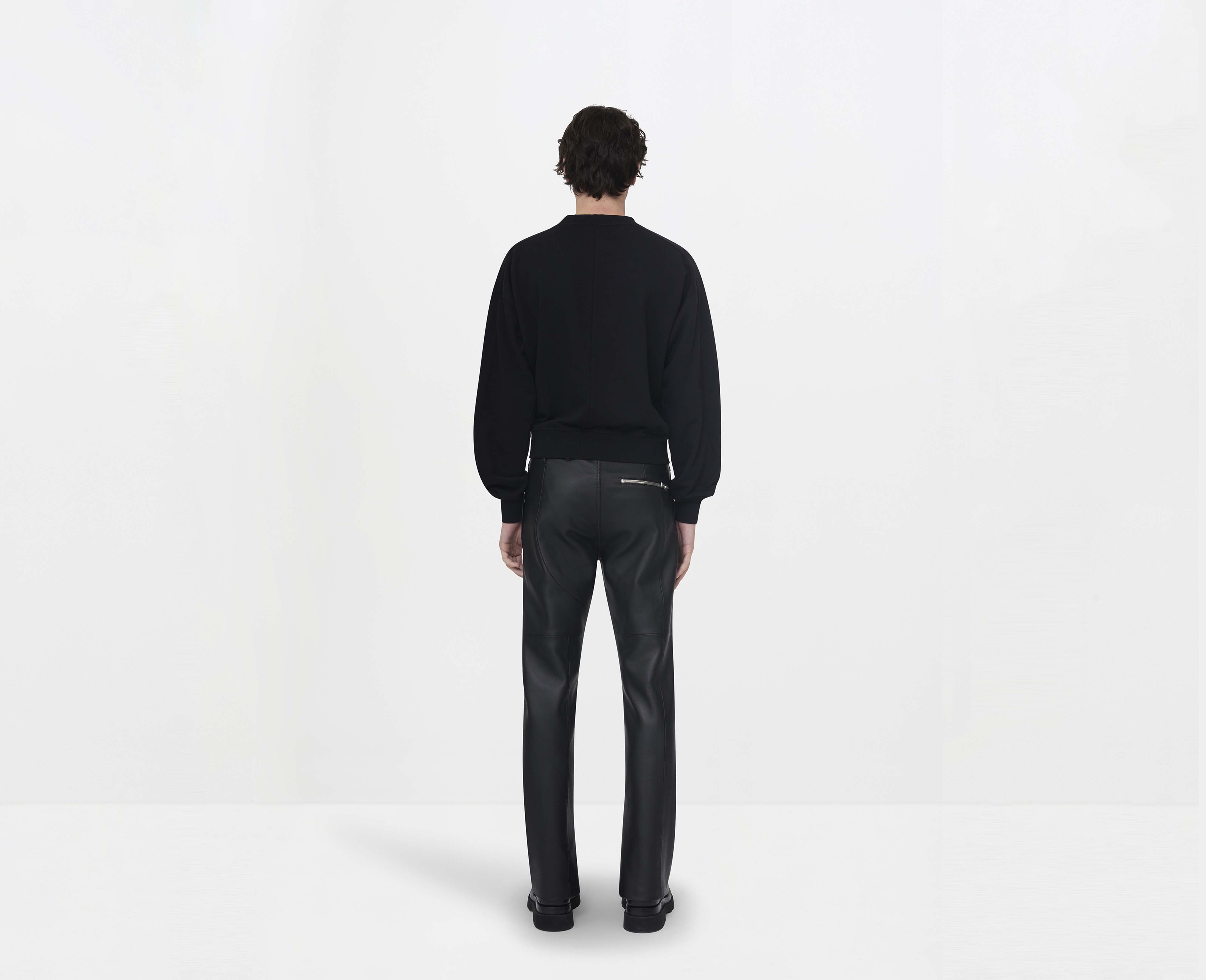 HE, product: CREWNECK W. POCKET (Fig. 4)