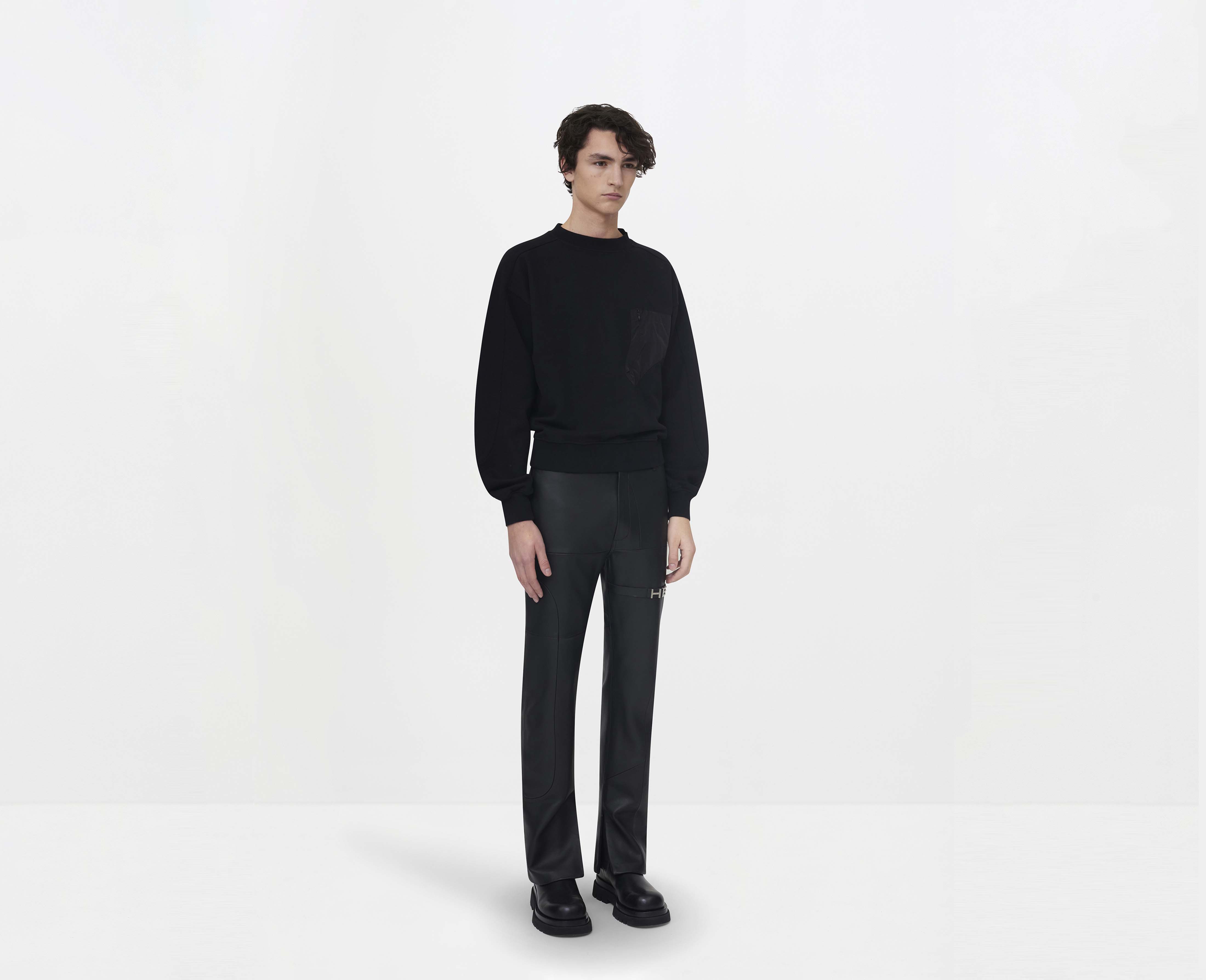 HE, product: CREWNECK W. POCKET (Fig. 3)