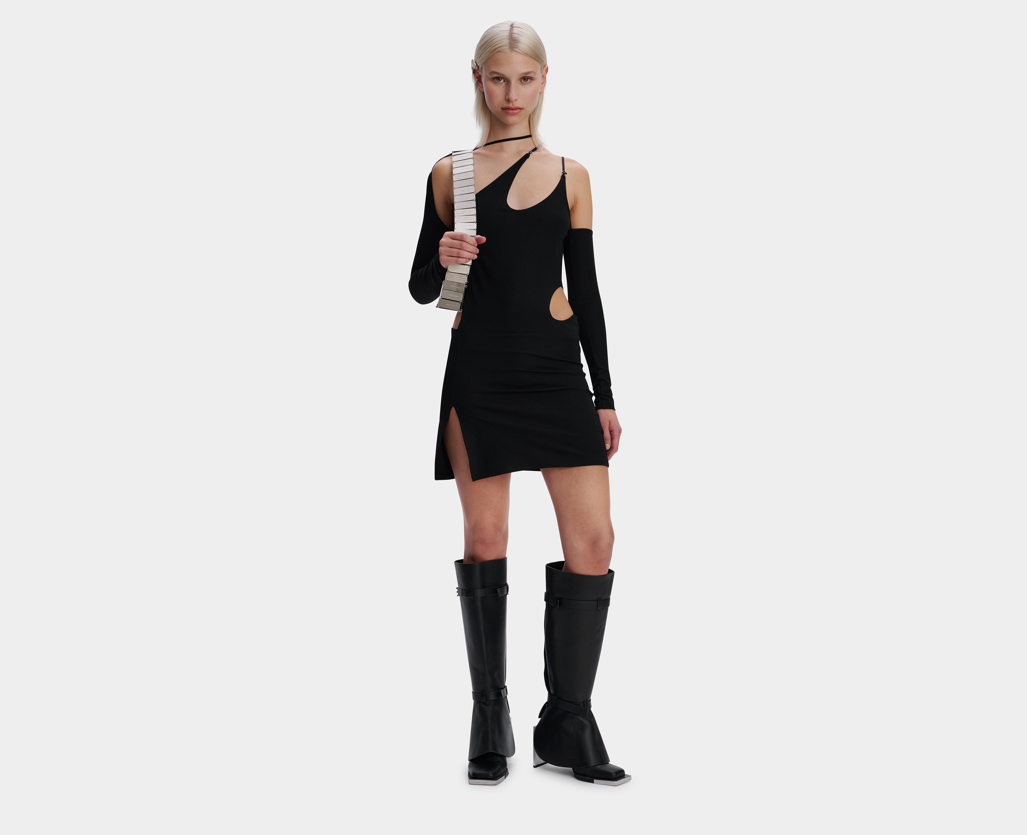 HE, product: SEEMLY TECHNICAL DRESS (Fig. 4)