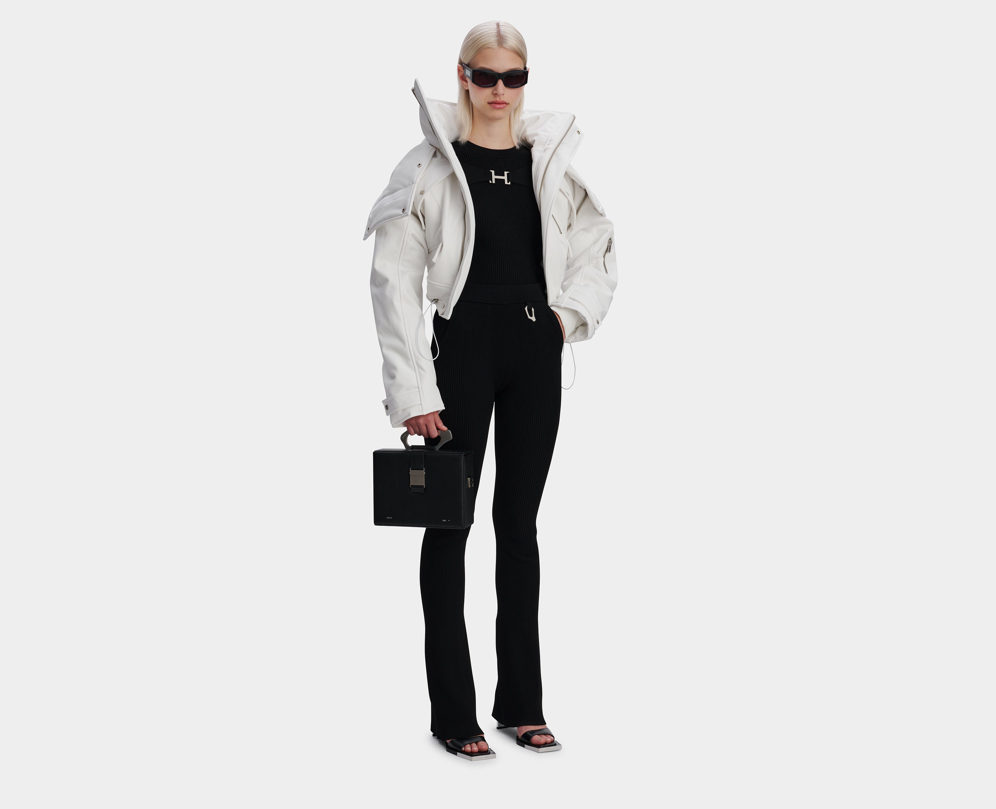 HE, product: IDENTIC KNIT TROUSERS (Fig. 3)