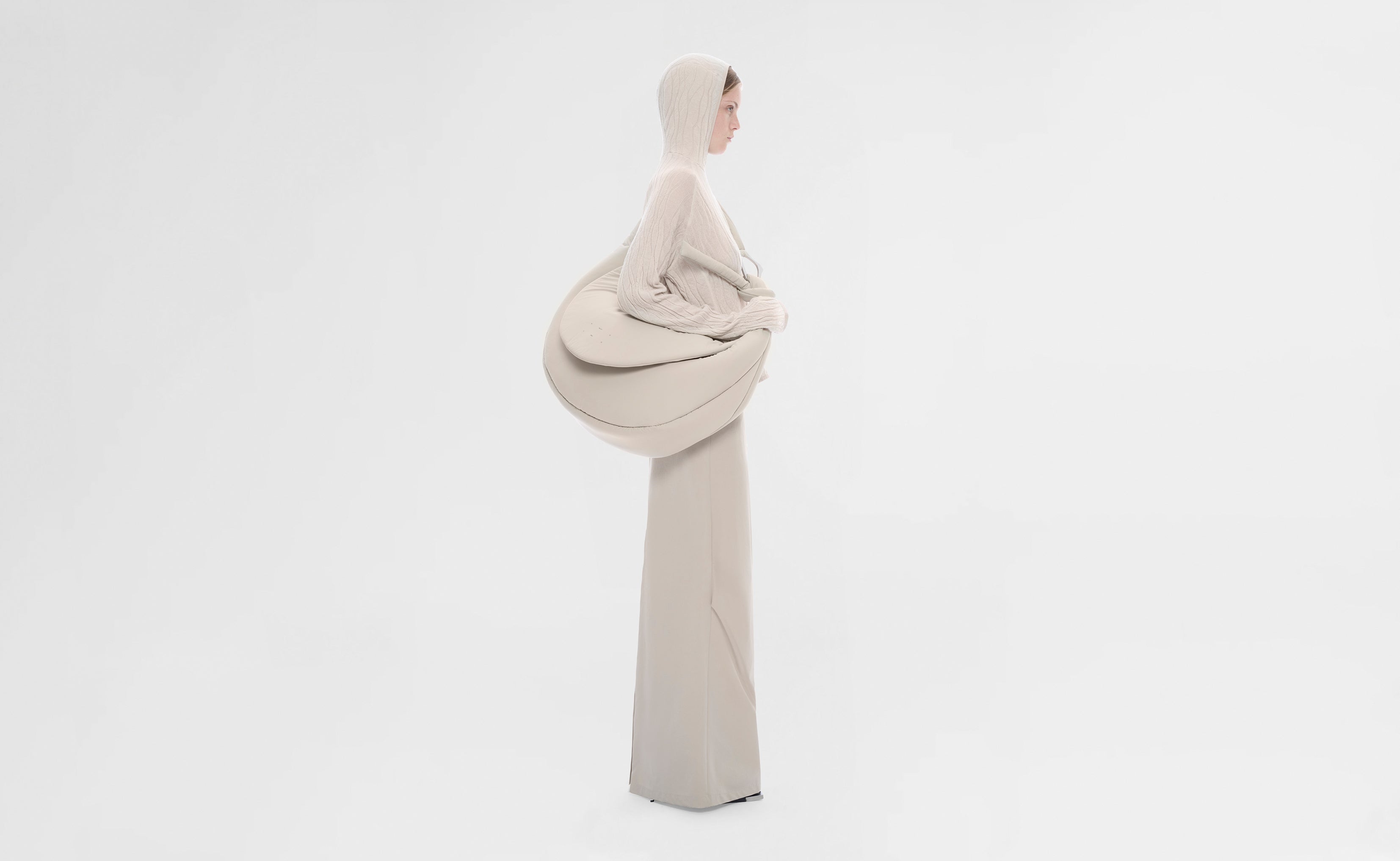 HE, product: MAXI CROSSBODY BAG (Fig. 2)