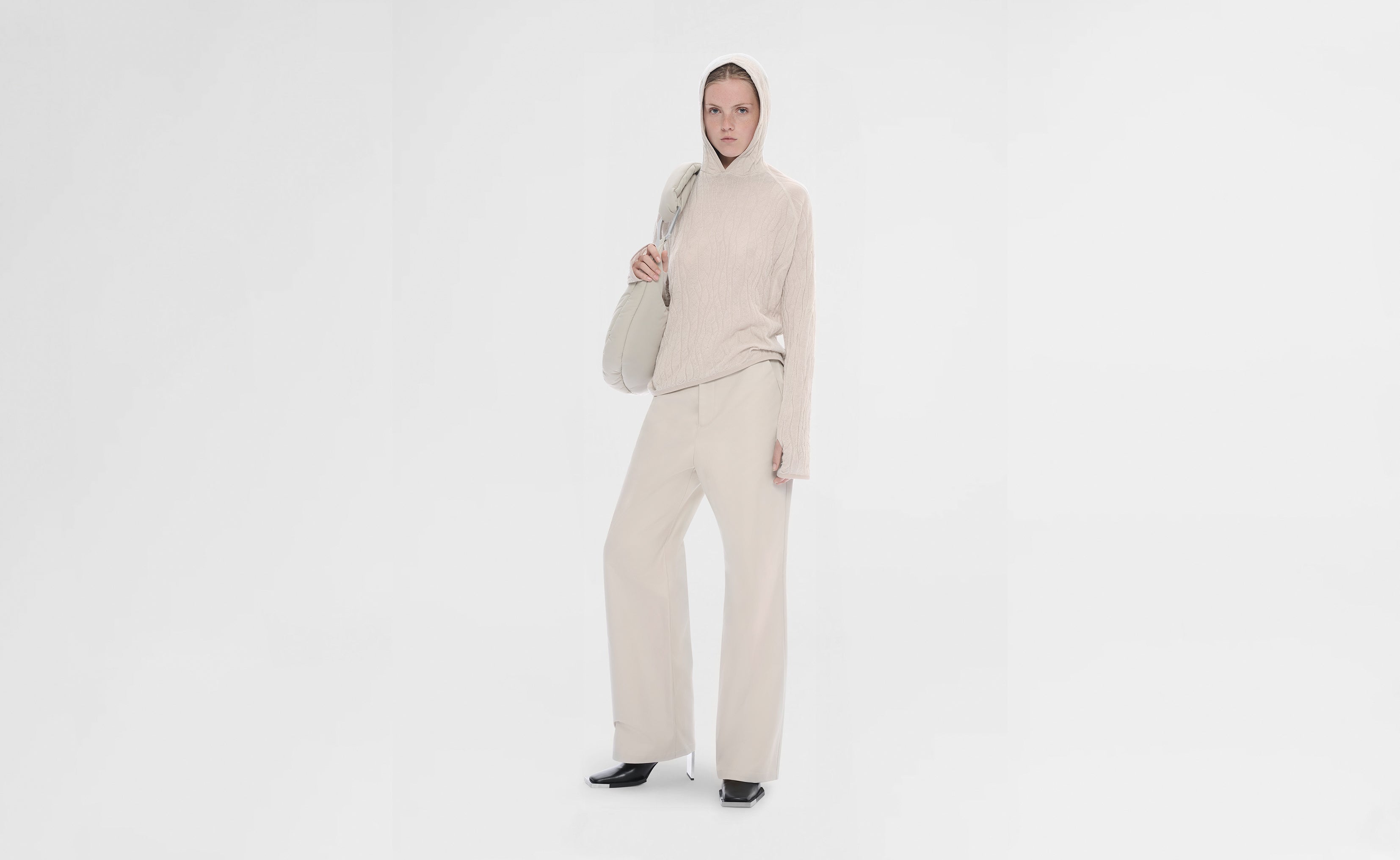 HE, product: ATTACHE TOTE (Fig. 2)