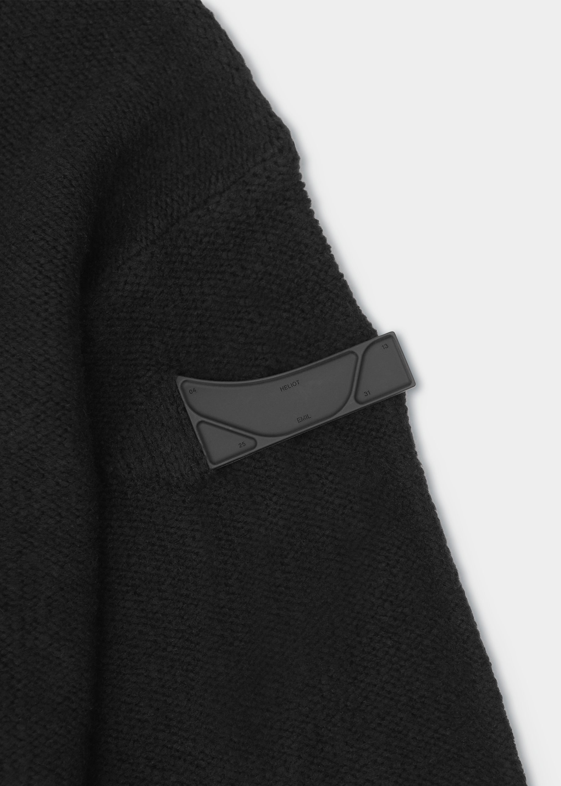 HE, product: INVIOLA CASHMERE CREWNECK (Fig. 10)