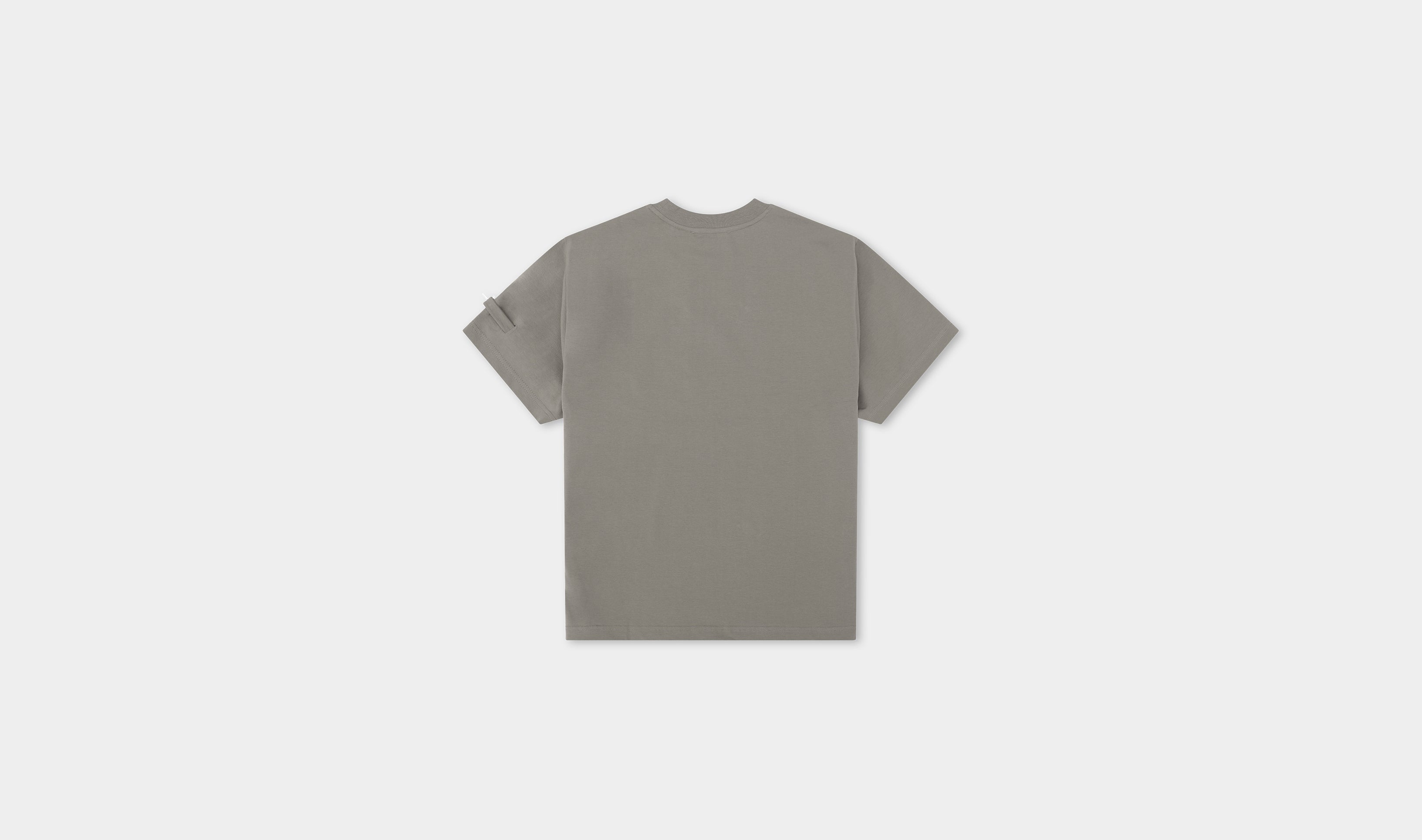 HE, product: ARMBAND T-SHIRT (Fig. 5)