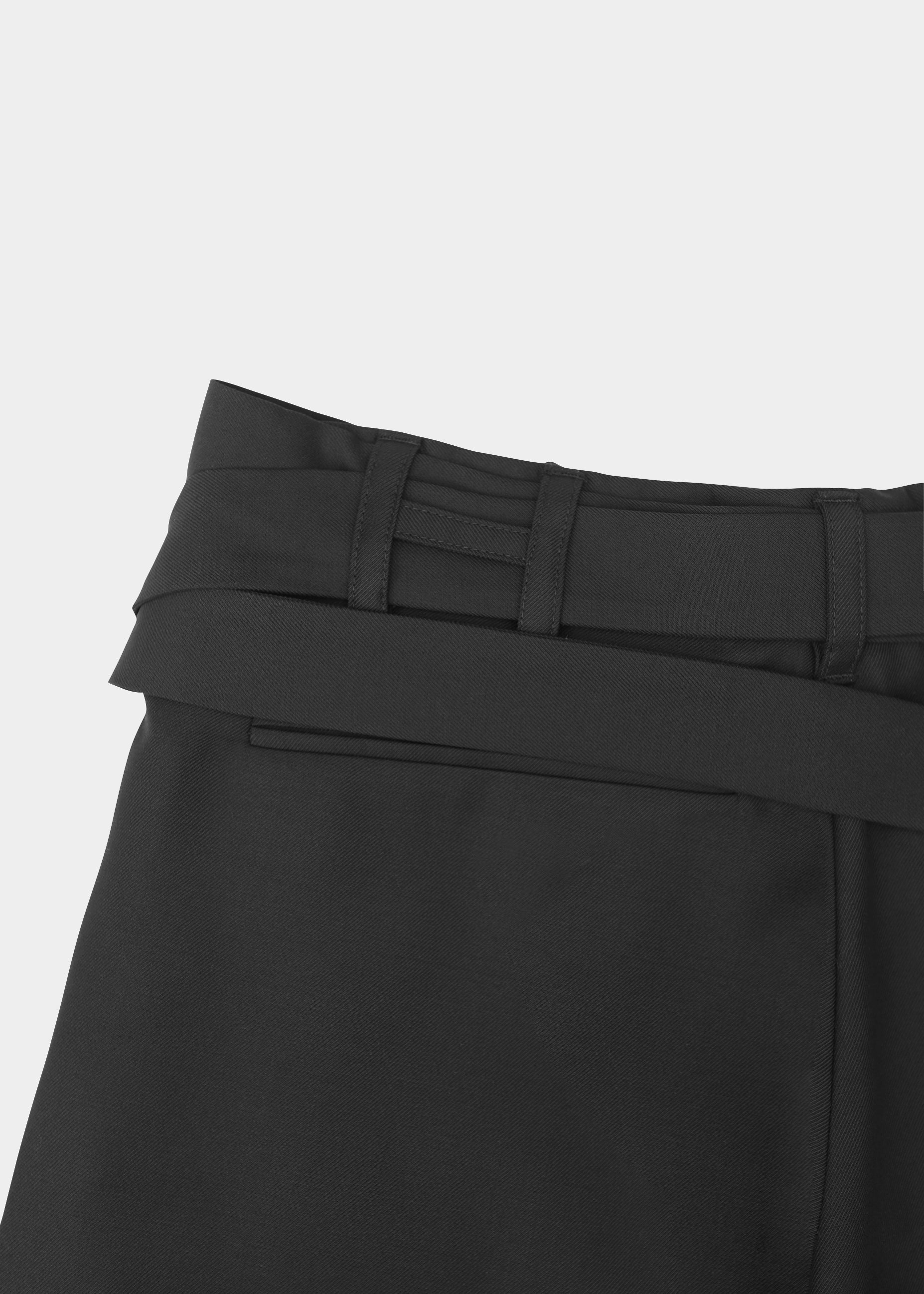 HE, product: AEGIS TAILORED TROUSERS (Fig. 8)