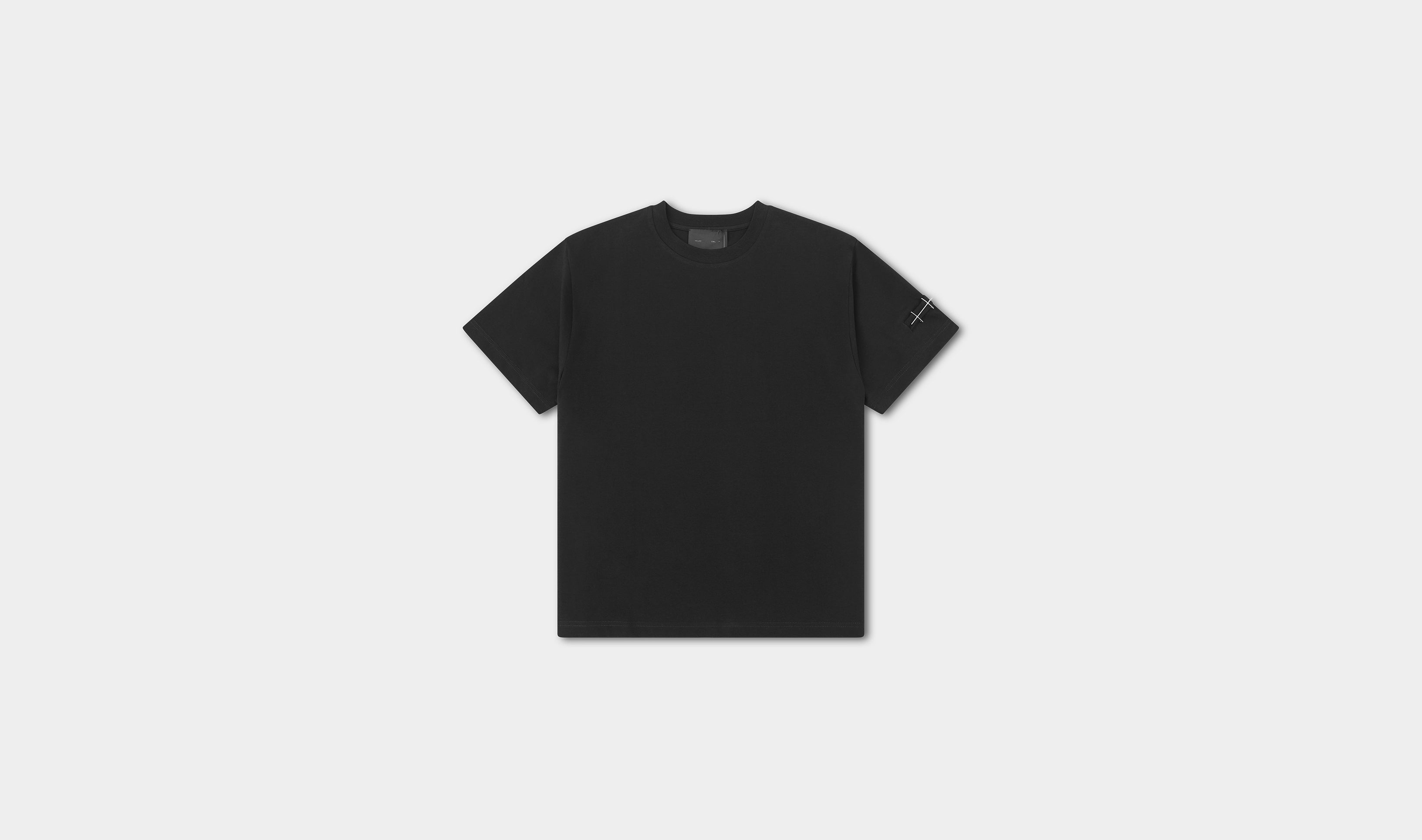 HE, product: ARMBAND T-SHIRT (Fig. 1)