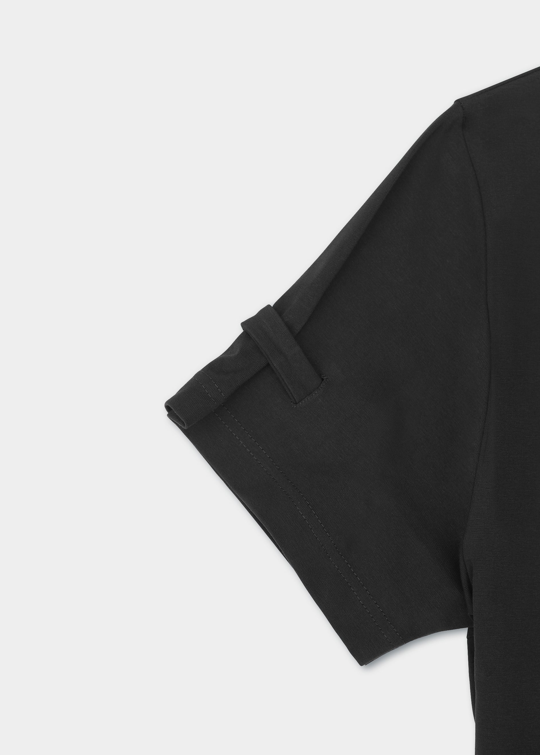 HE, product: ARMBAND T-SHIRT (Fig. 7)