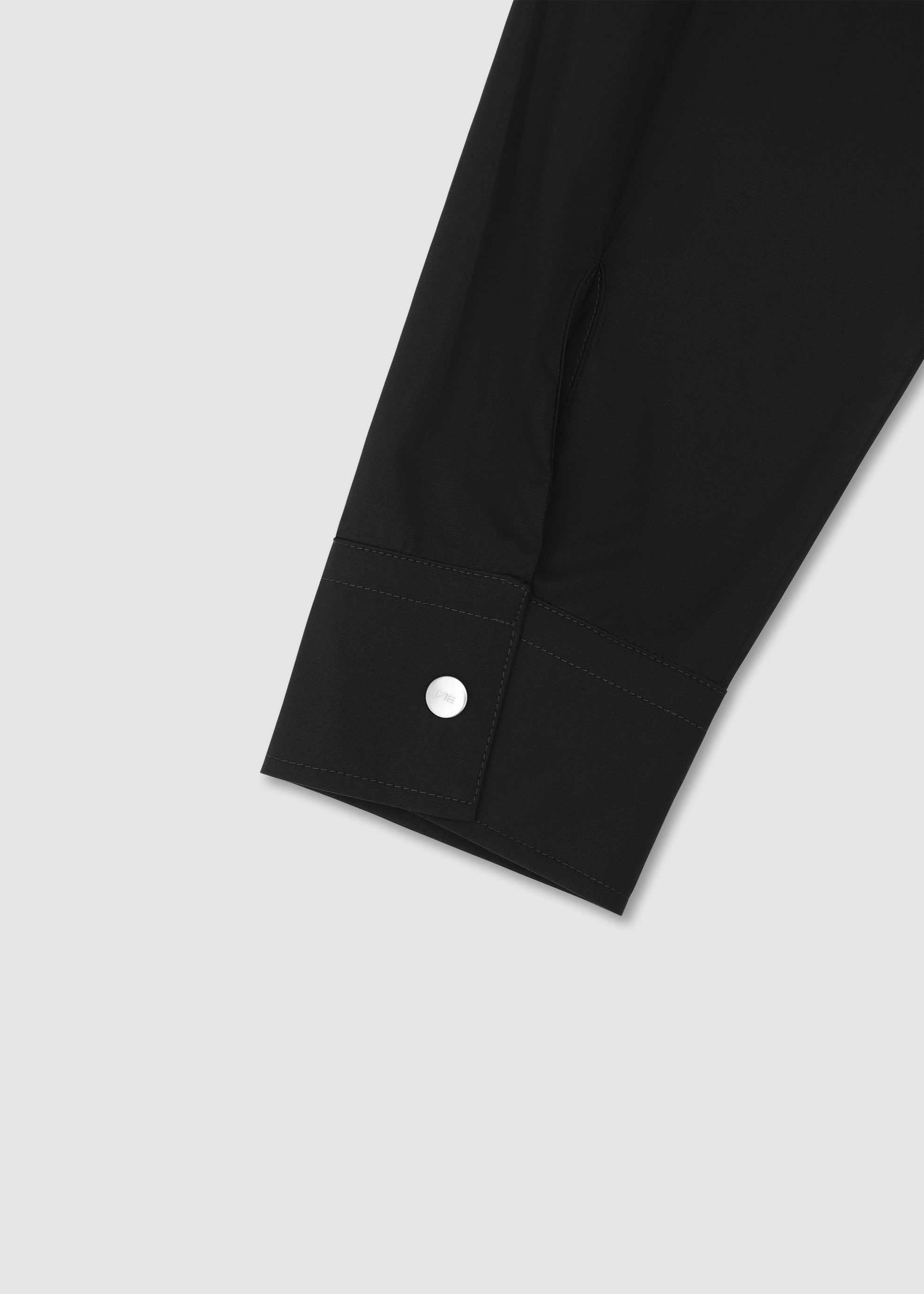 HE, product: FITTED CARABINER SHIRT JACKET (Fig. 10)