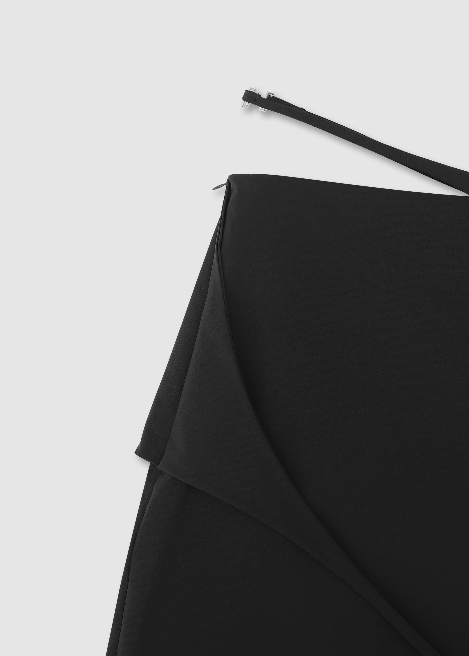 HE, product: STRAP TECHNICAL SKIRT (Fig. 6)