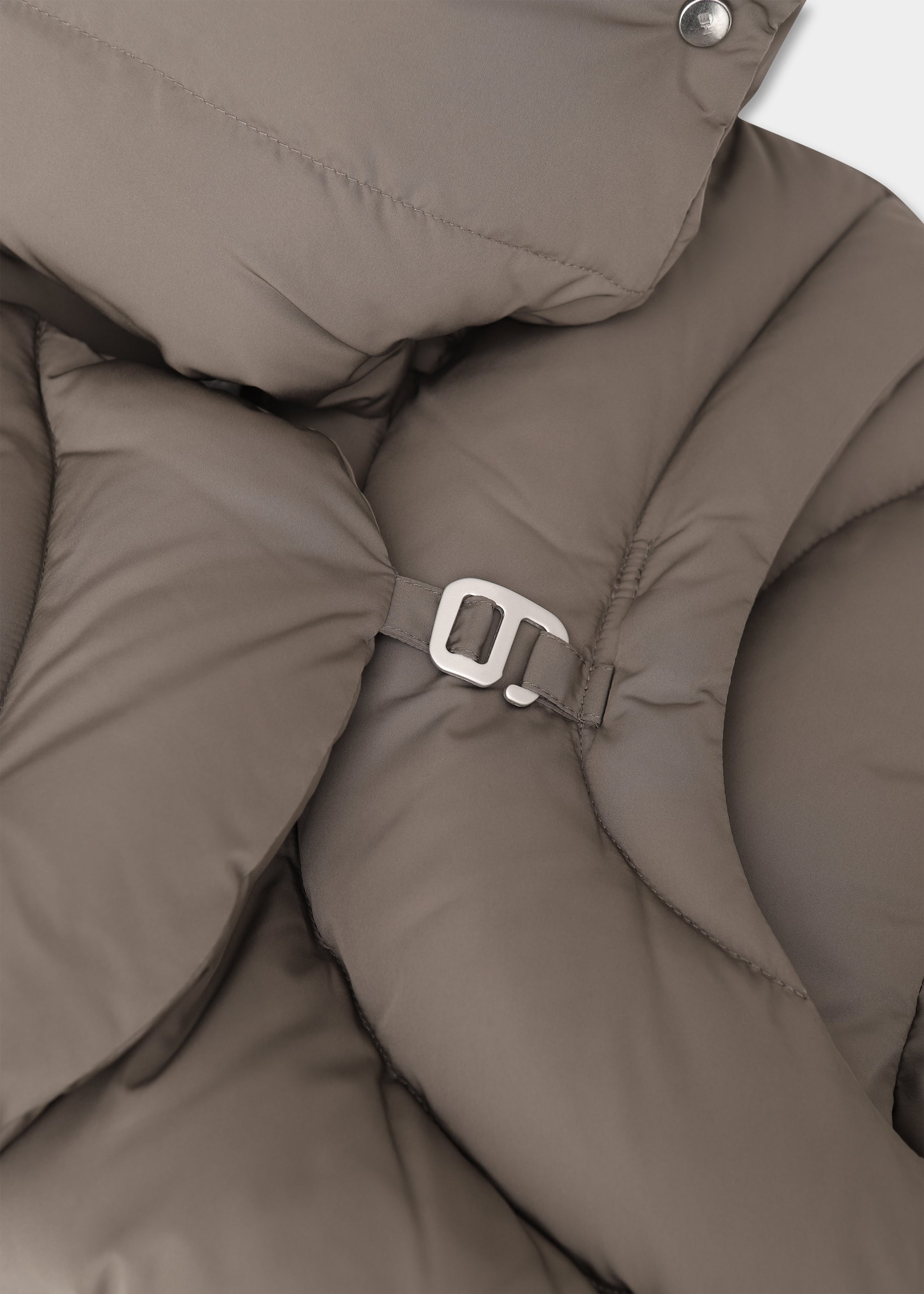 HE, product: CONNECTIVE DOWN JACKET (Fig. 11)