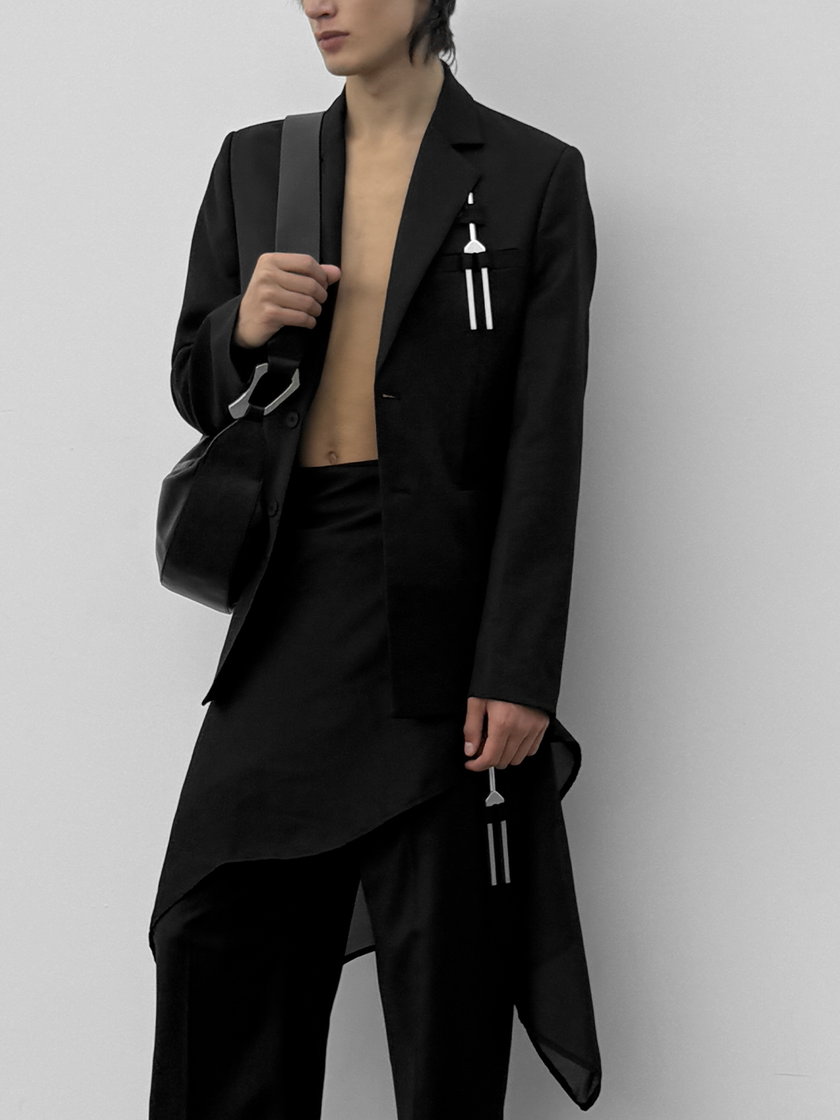 HE, editorial: DIAPASON BLAZER