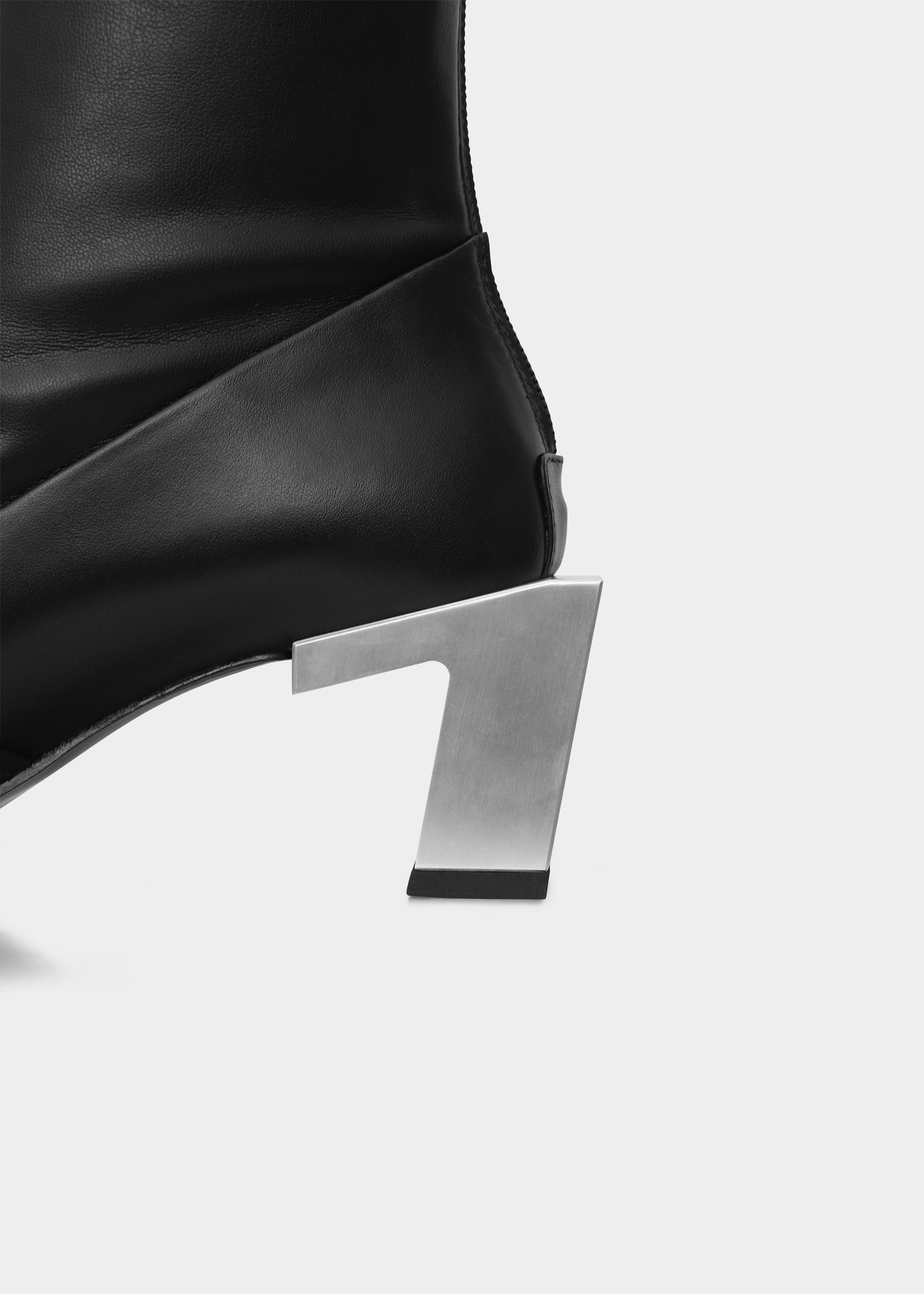 HE, product: ANKLE-HIGH BOOTS (Fig. 12)