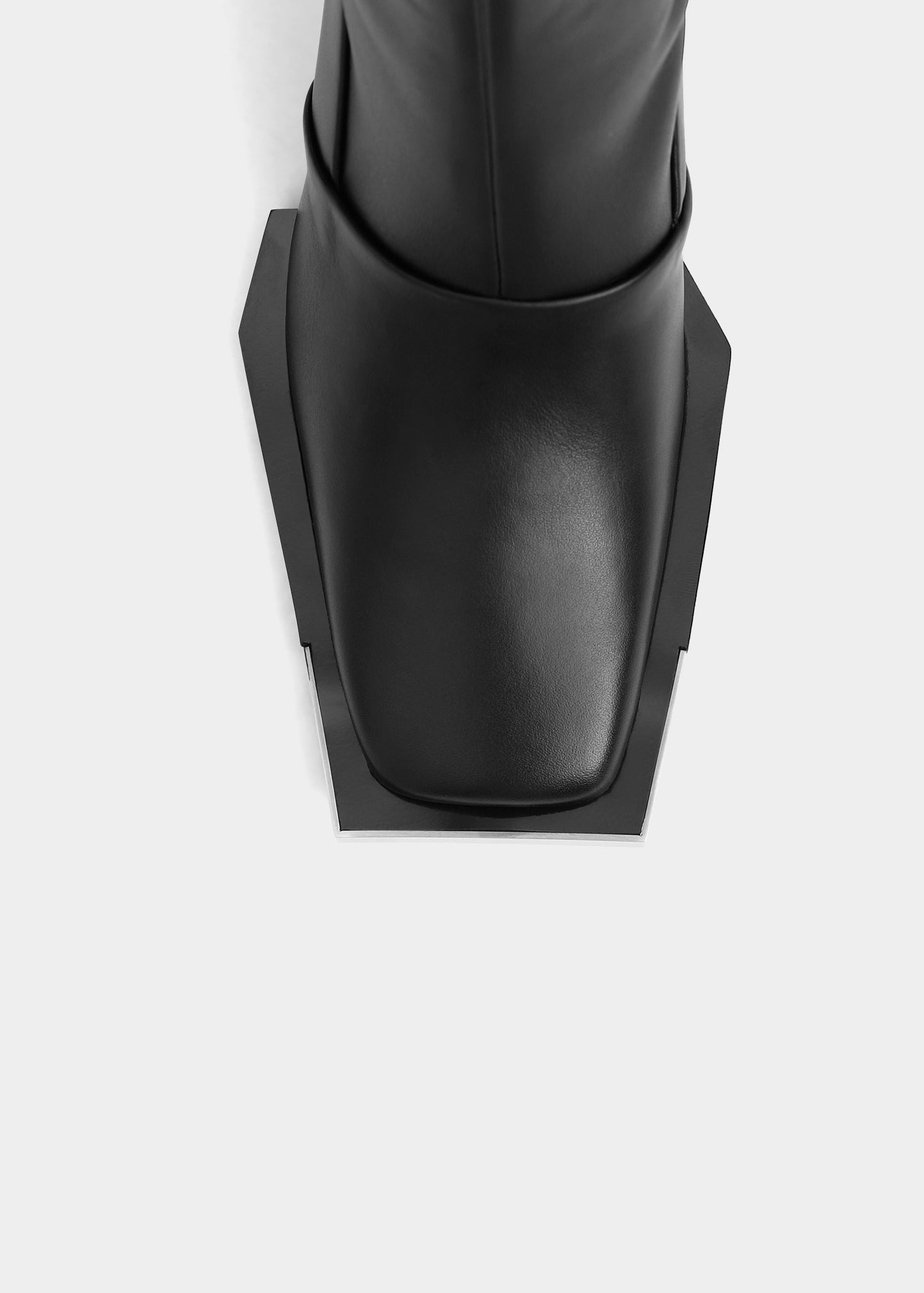 HE, product: ANKLE-HIGH BOOTS (Fig. 15)