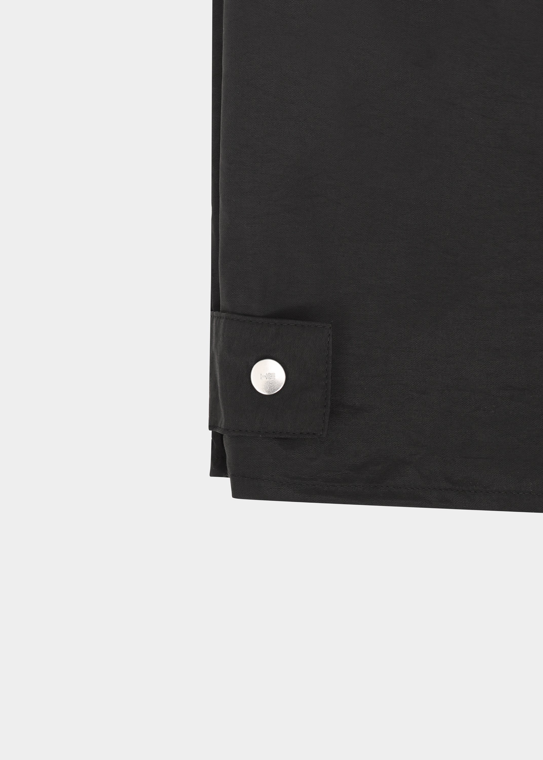 HE, product: S/S NYLON SHIRT W. CARABINER (Fig. 9)