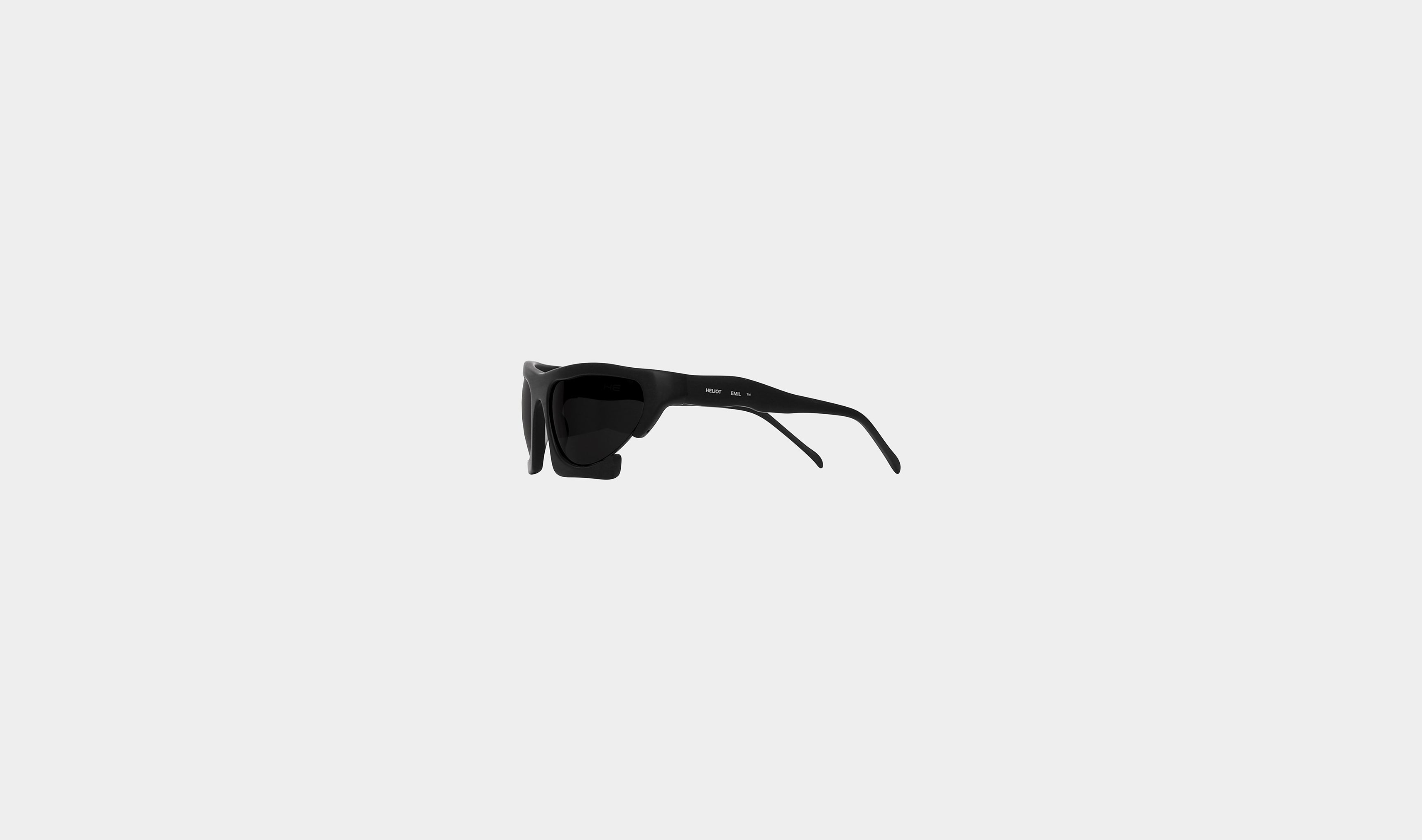 HE, product: AXIALLY SUNGLASSES (Fig. 3)