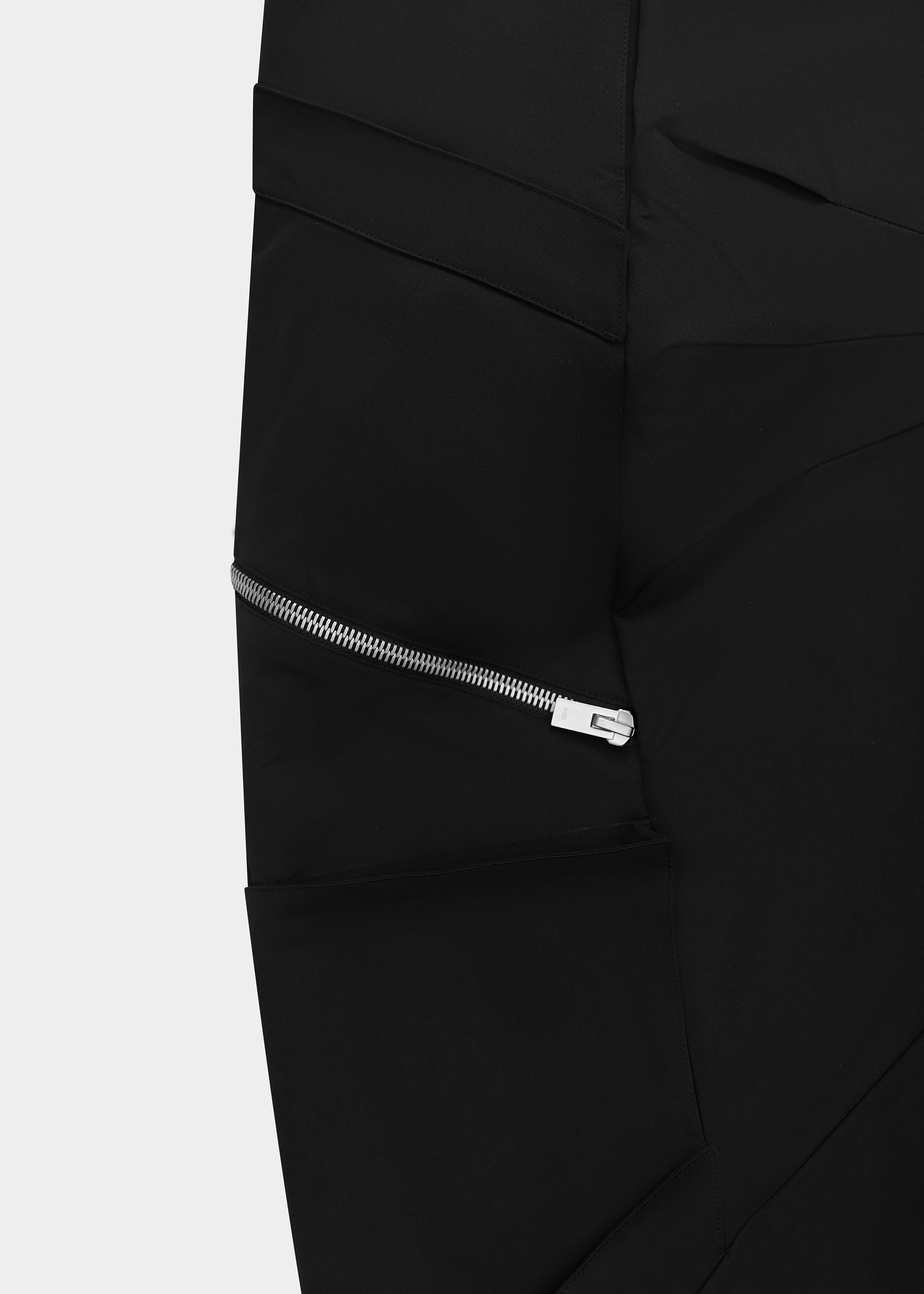 HE, product: CALYX CARGO PANTS (Fig. 7)